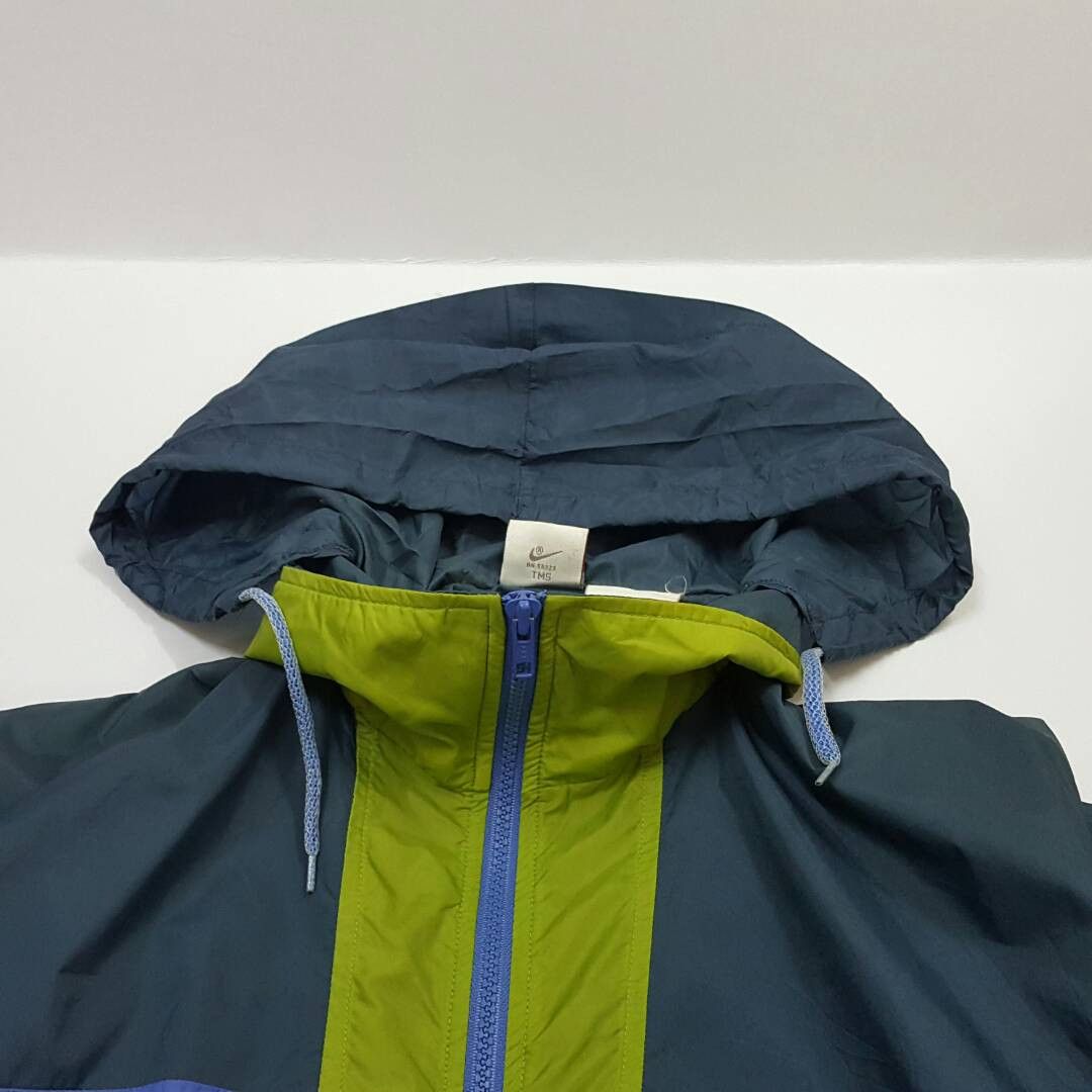 Nike × Vintage Vintage NIKE nice colour windbreaker jacket made in Taiwan Size US XL / EU 56 / 4 - 6 Thumbnail