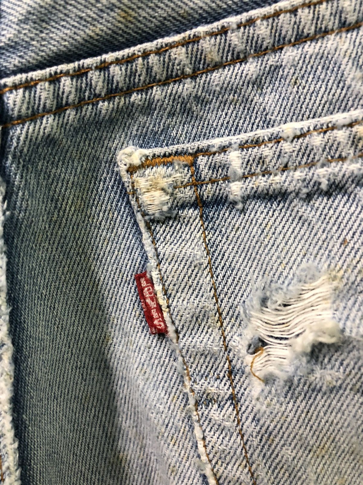 Levi's Vintage Clothing Vintage Levis 501 Distressed Denim Jeans Size US 31 - 13 Thumbnail