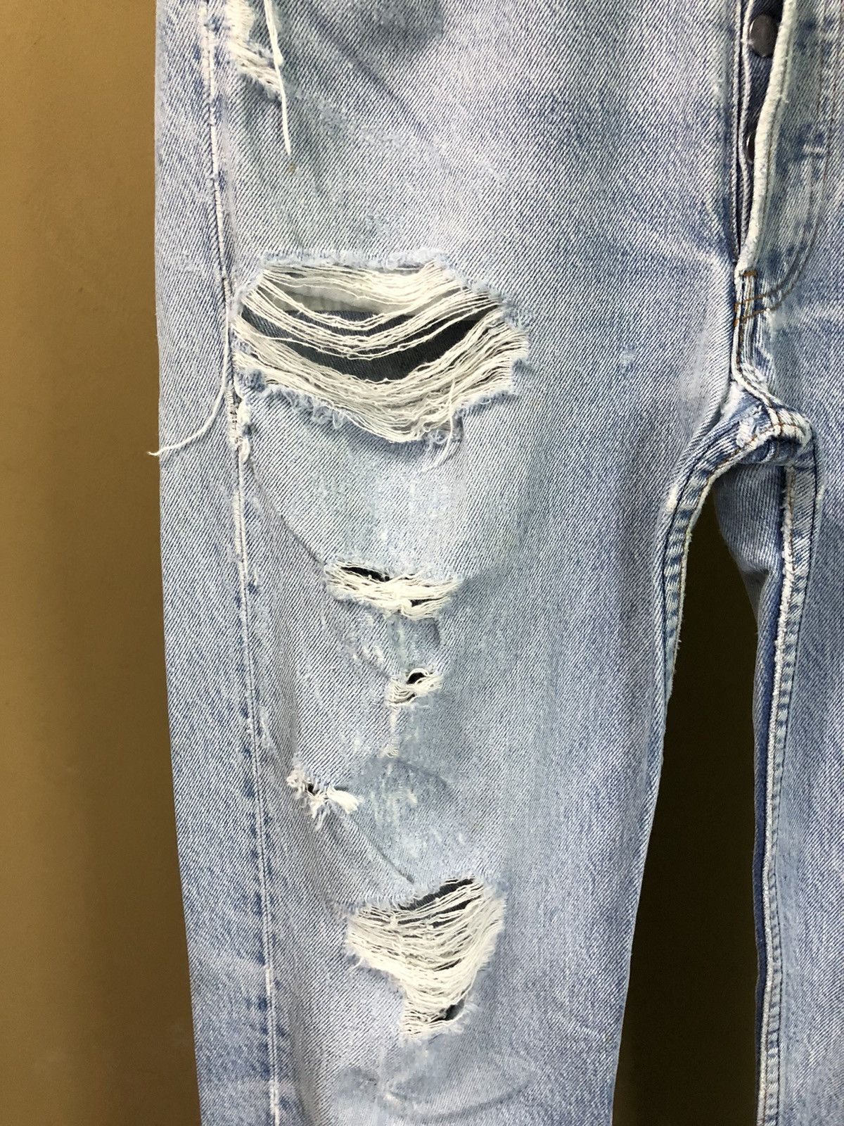 Levi's Vintage Clothing Vintage Levis 501 Distressed Denim Jeans Size US 31 - 8 Thumbnail