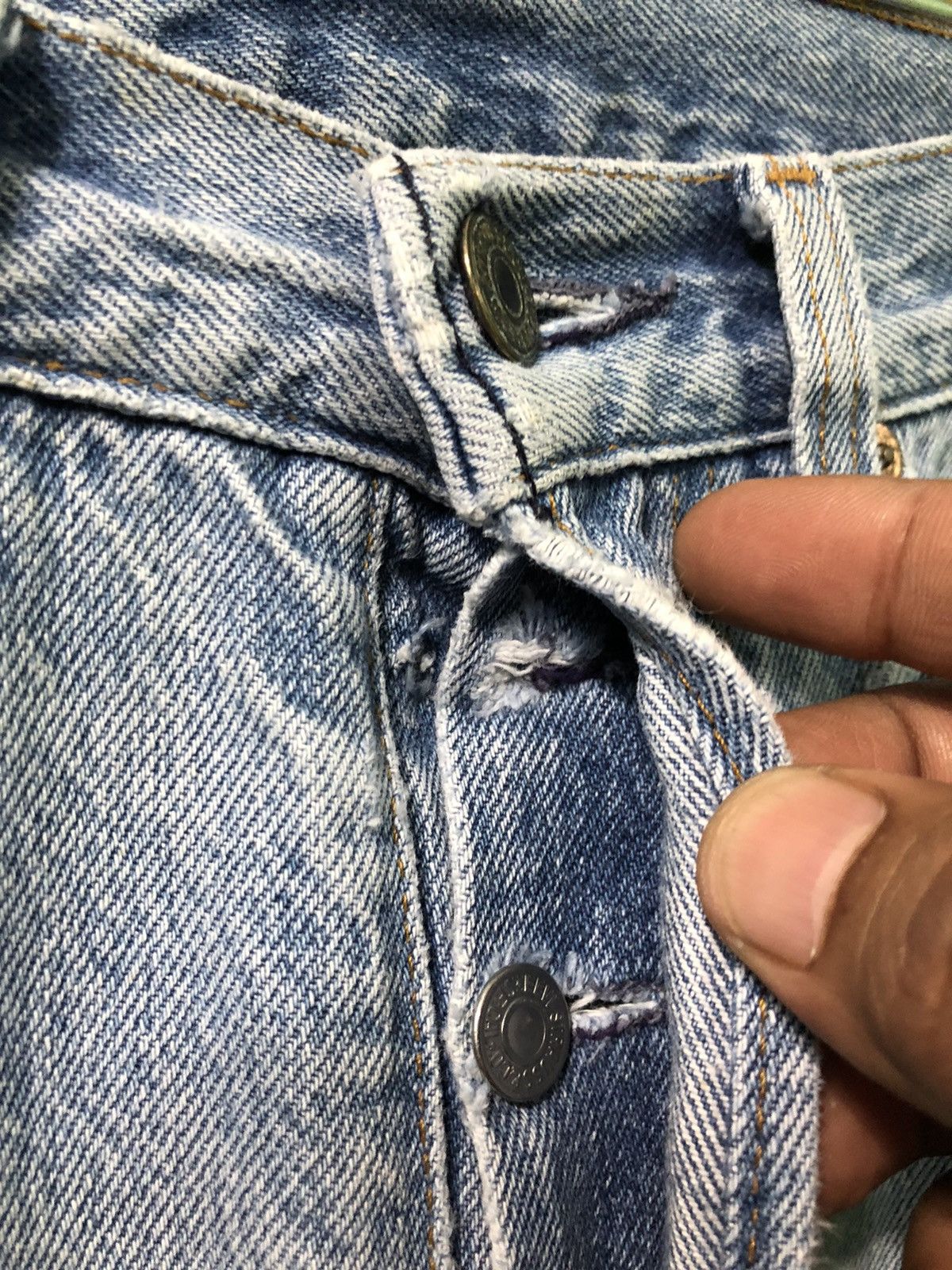 Levi's Vintage Clothing Vintage Levis 501 Distressed Denim Jeans Size US 31 - 11 Thumbnail