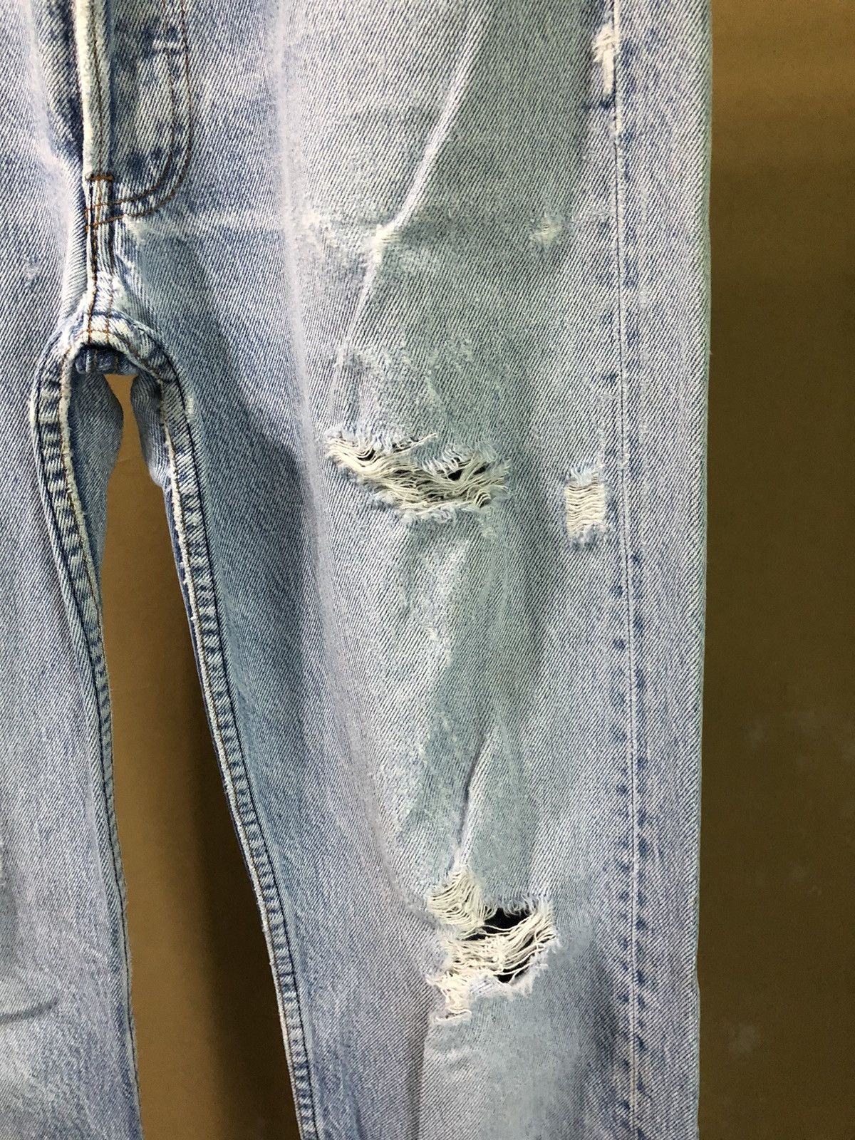 Levi's Vintage Clothing Vintage Levis 501 Distressed Denim Jeans Size US 31 - 9 Thumbnail