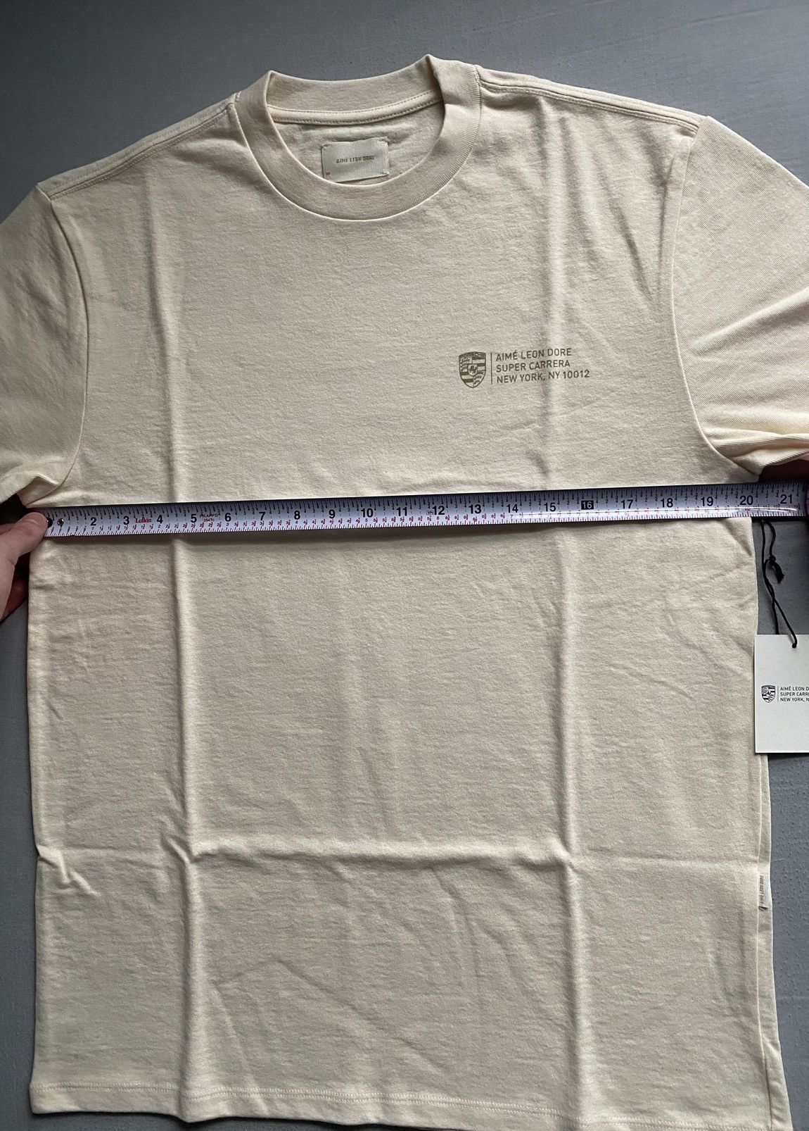 Aime Leon Dore × Porsche Design ALD x Porsche 911SC Grille Badge T-Shirt Size US M / EU 48-50 / 2 - 25 Thumbnail