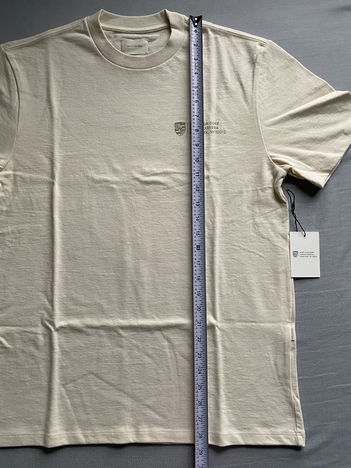 Aime Leon Dore × Porsche Design ALD x Porsche 911SC Grille Badge T-Shirt Size US M / EU 48-50 / 2 - 24 Thumbnail