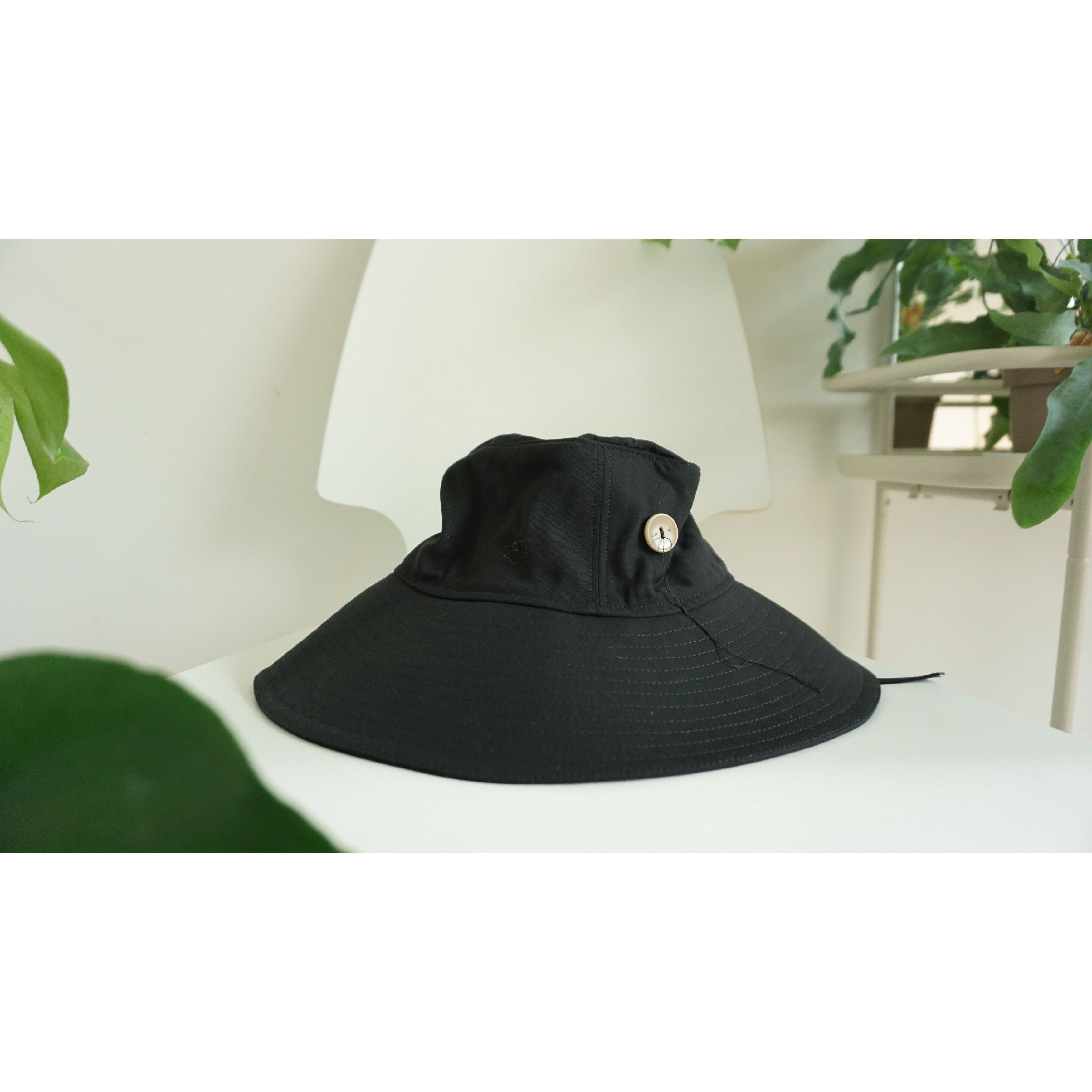L'Homme Rouge cut hat Size ONE SIZE - 1 Thumbnail