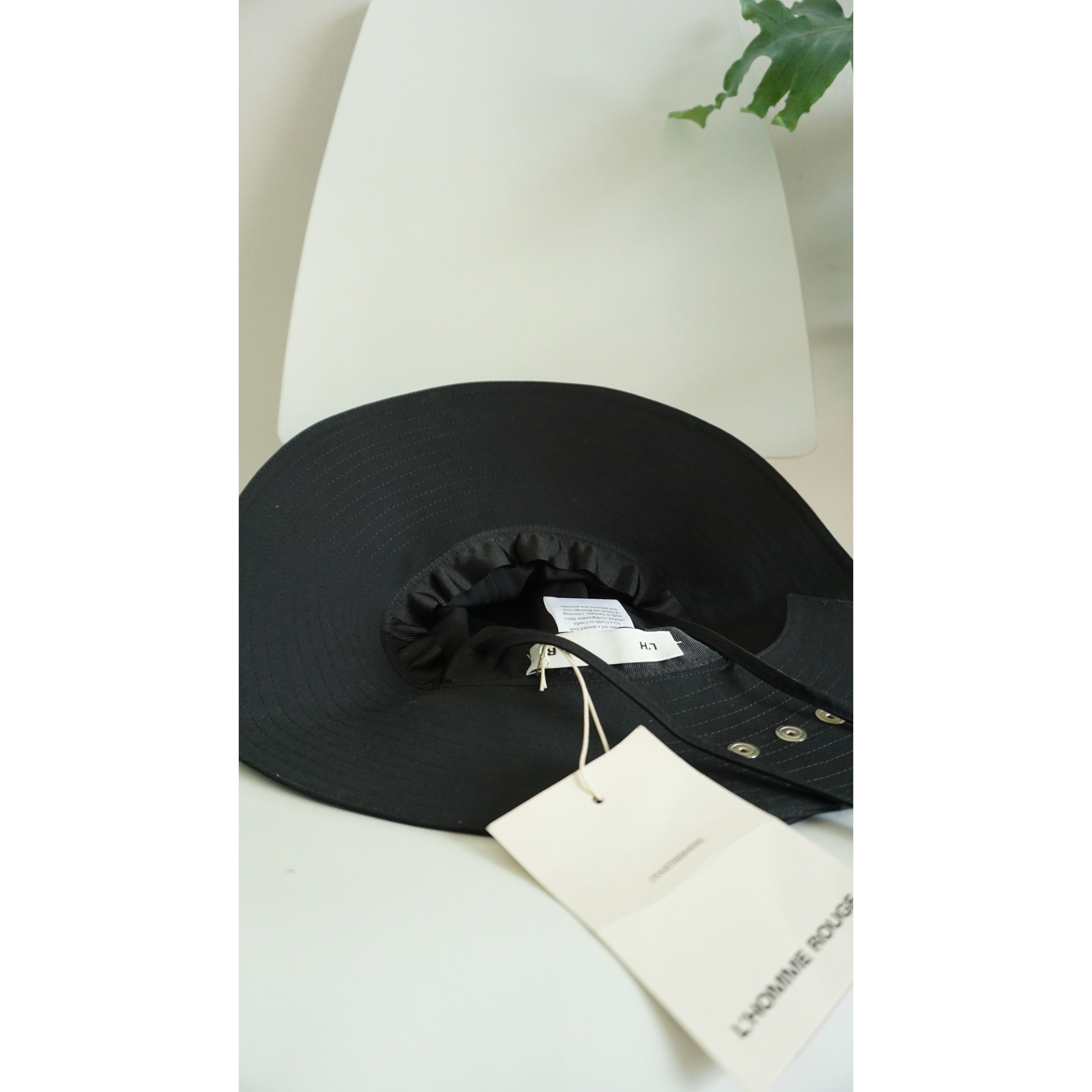 L'Homme Rouge cut hat Size ONE SIZE - 4 Thumbnail