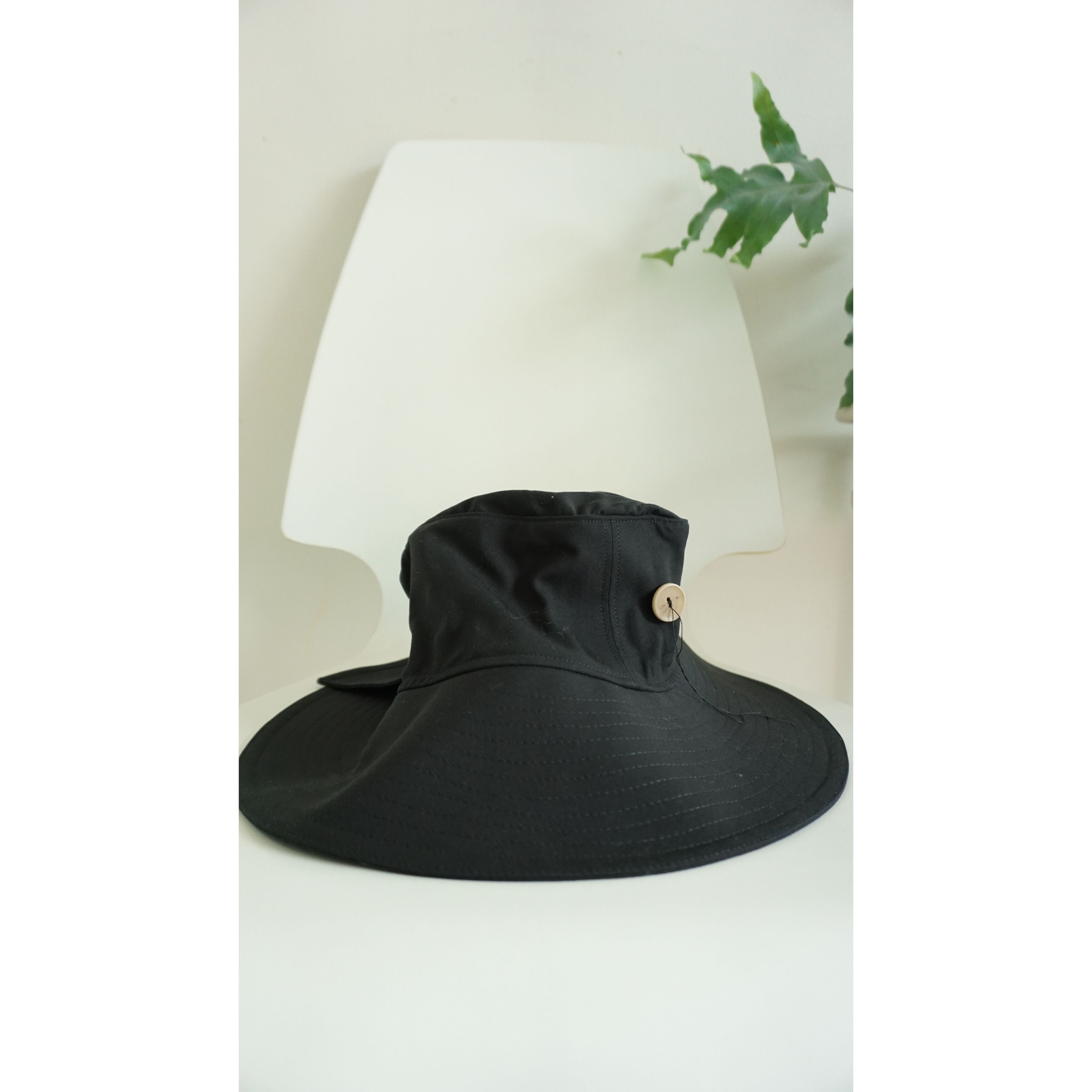 L'Homme Rouge cut hat Size ONE SIZE - 2 Thumbnail
