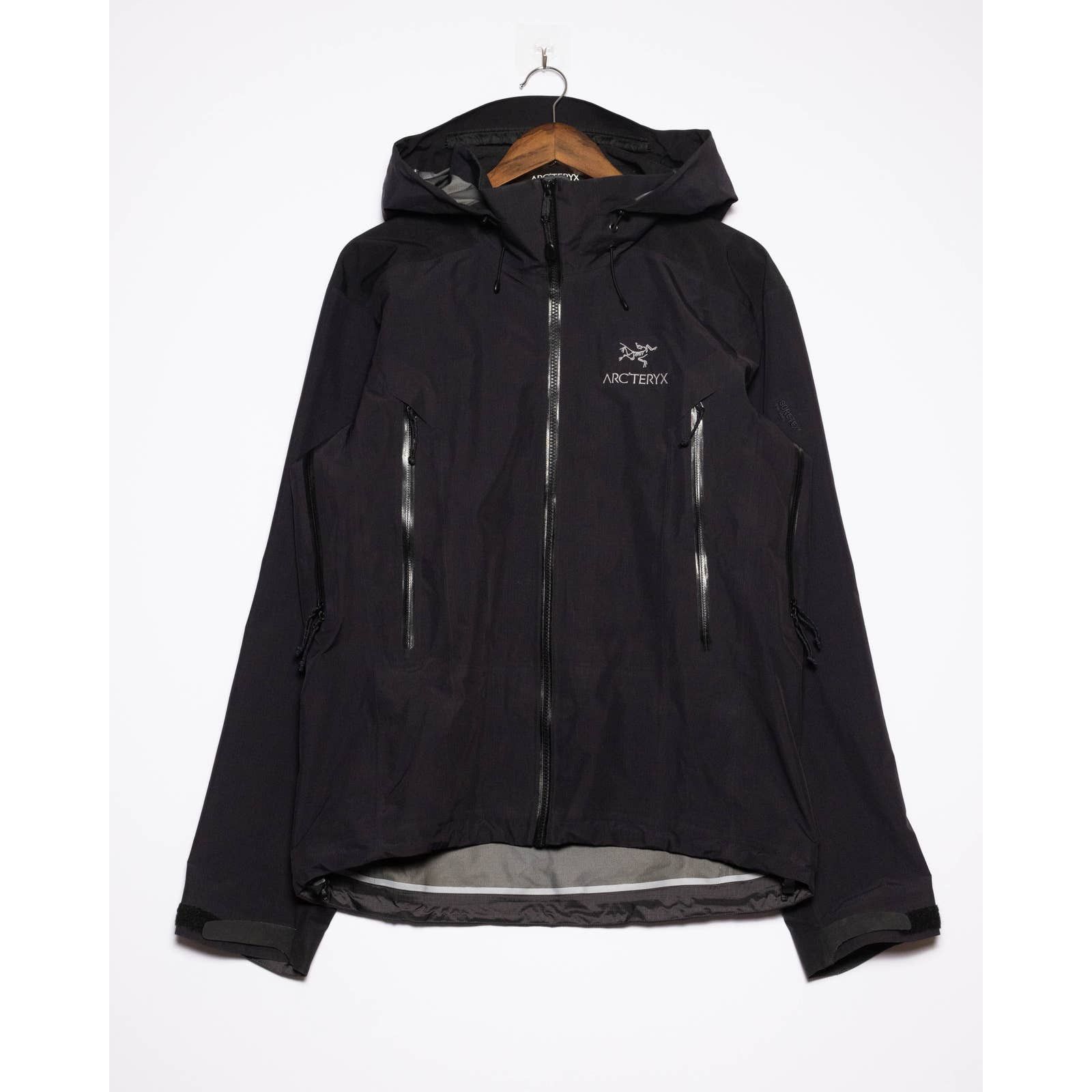 image of Arcteryx Vintage Beta Ar Medium In Excellent Condition in Black, Men's