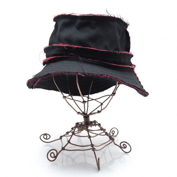 Comme des Garcons A/W02 Black/Red Cutoff Bucket Hat Size ONE SIZE - 7 Thumbnail
