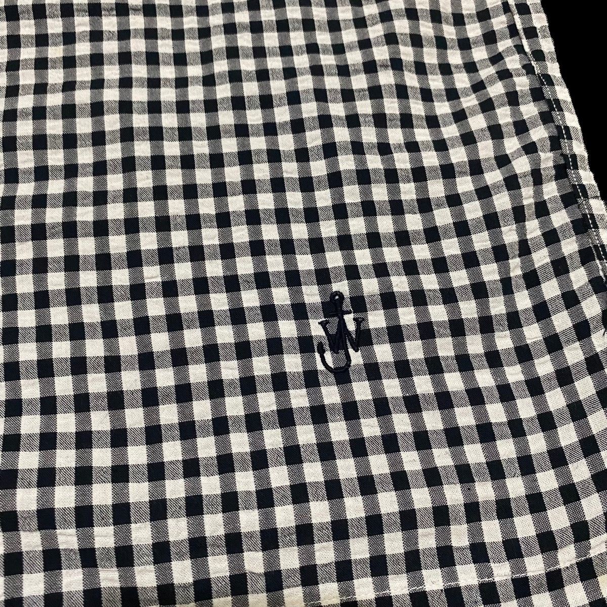 JW Anderson × Japanese Brand × Uniqlo Vintage JW Anderson Uniqlo Checkered Plaid Button Up Size US L / EU 52-54 / 3 - 8 Thumbnail