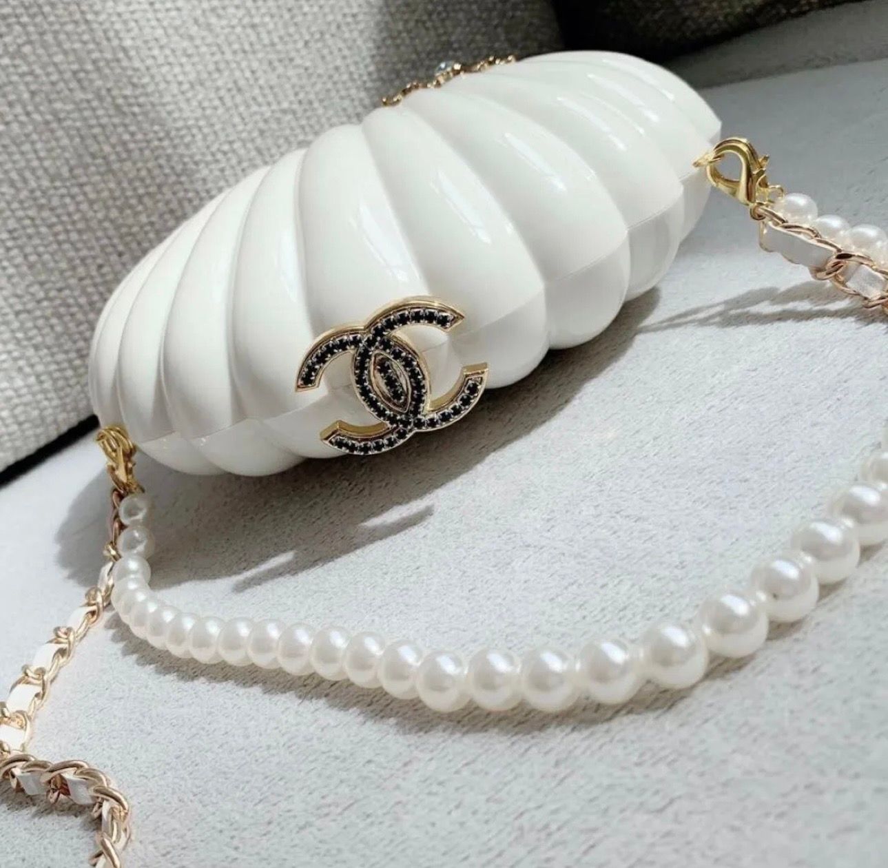 Chanel Chanel Shell pearl Chain Clutch Bag VIP Independence New