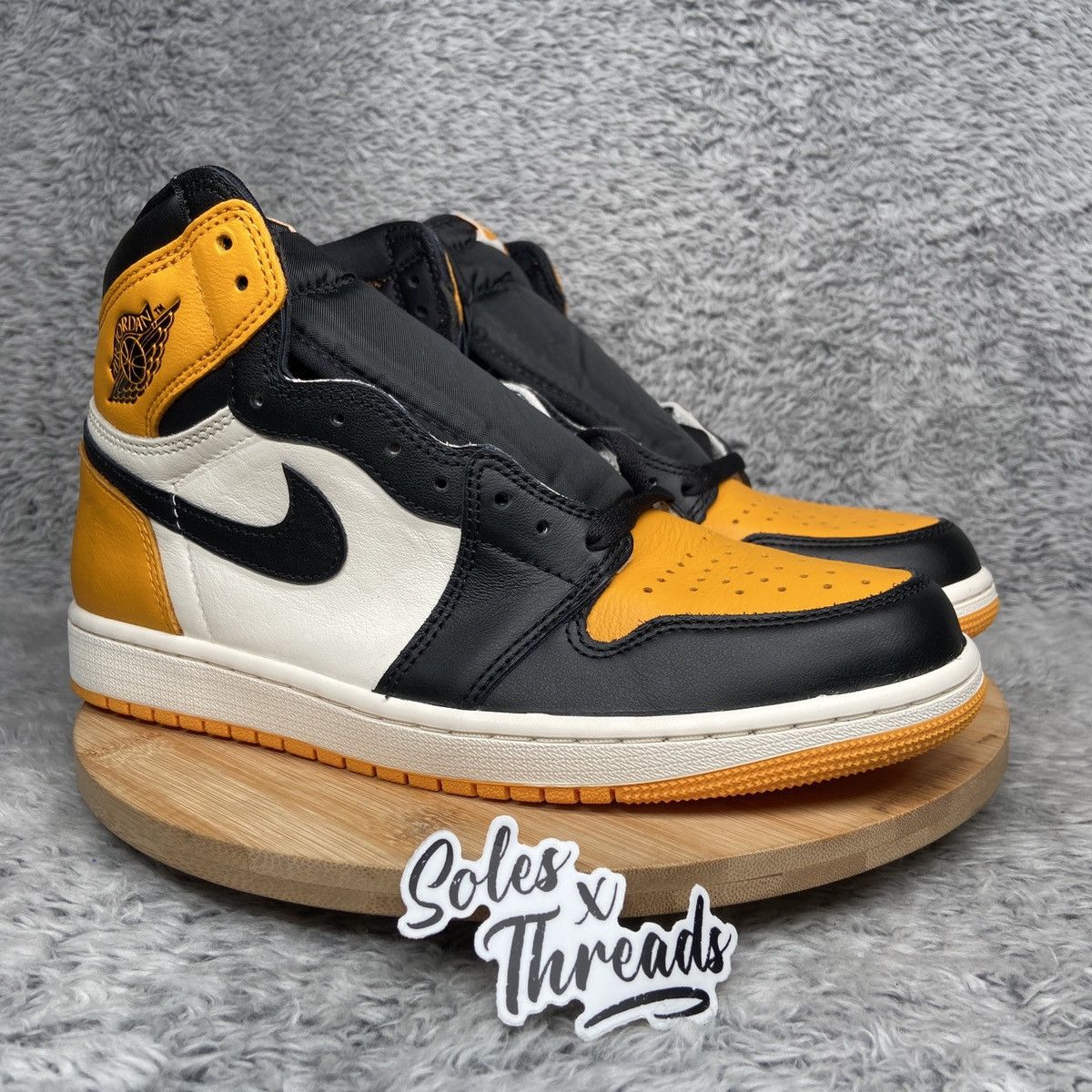 Jordan Brand Air Jordan 1 Retro High OG 'Taxi' Black Sail Men's Size 9.5 Size US 9.5 / EU 42-43 - 3 Thumbnail