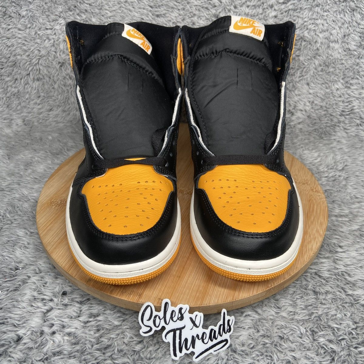 Jordan Brand Air Jordan 1 Retro High OG 'Taxi' Black Sail Men's Size 9.5 Size US 9.5 / EU 42-43 - 4 Thumbnail