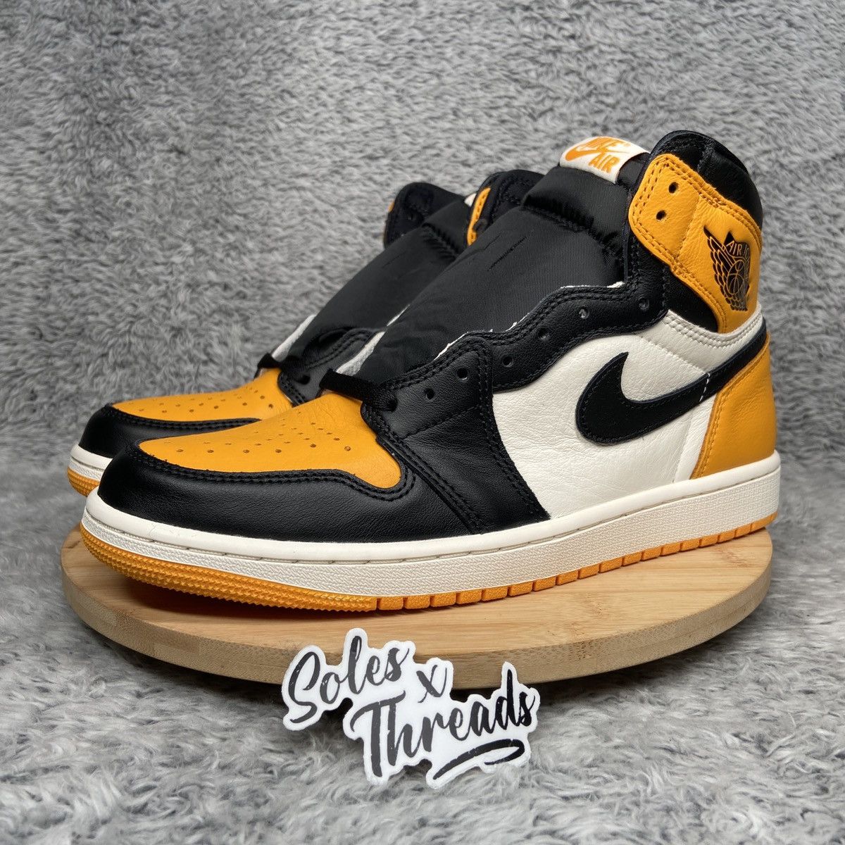 Jordan Brand Air Jordan 1 Retro High OG 'Taxi' Black Sail Men's Size 9.5 Size US 9.5 / EU 42-43 - 5 Thumbnail