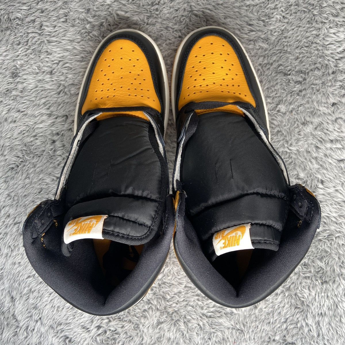 Jordan Brand Air Jordan 1 Retro High OG 'Taxi' Black Sail Men's Size 9.5 Size US 9.5 / EU 42-43 - 7 Thumbnail