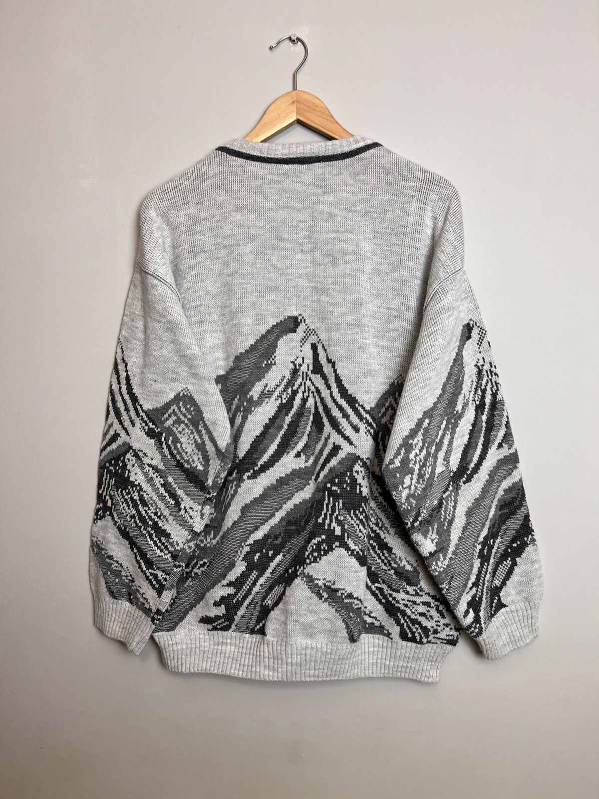 Vintage Vintage Avant Garde Embroided Wolfs Mountain Cable Knit Hype Size US L / EU 52-54 / 3 - 5 Thumbnail