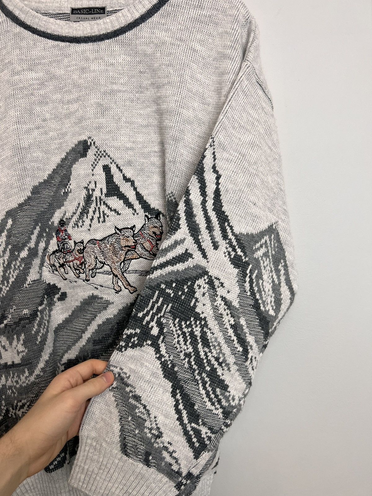 Vintage Vintage Avant Garde Embroided Wolfs Mountain Cable Knit Hype Size US L / EU 52-54 / 3 - 4 Thumbnail