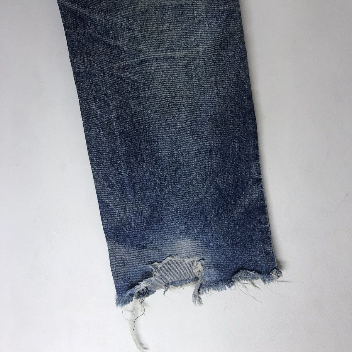 Levi's Vintage Levis 502 Thrashed Denim Selvedge Japan Size US 32 / EU 48 - 16 Thumbnail
