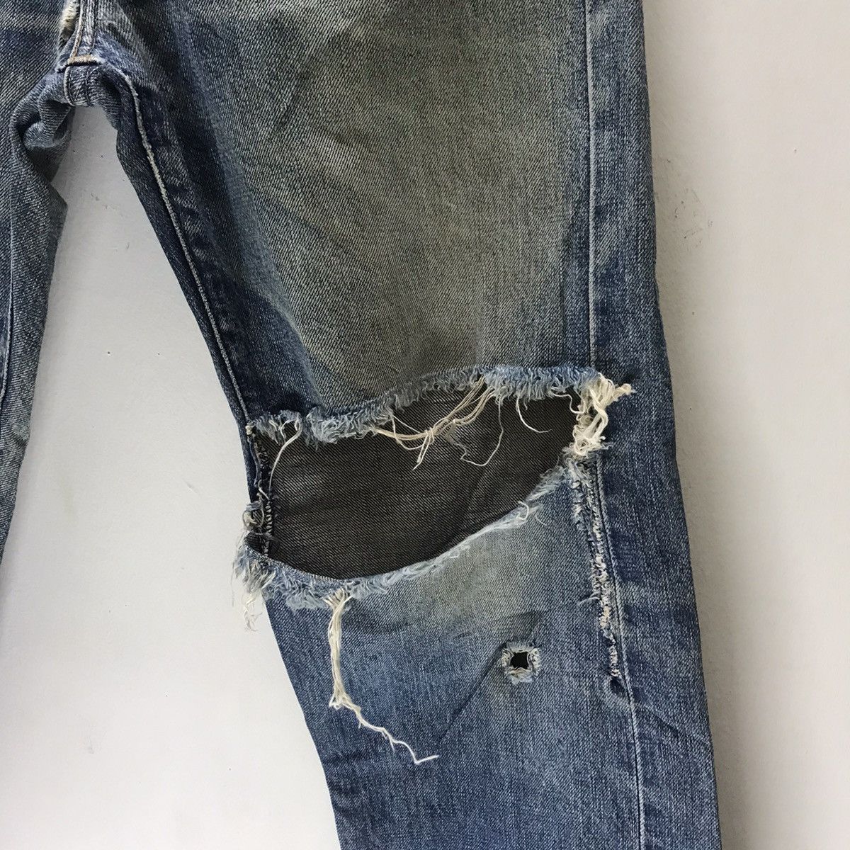 Levi's Vintage Levis 502 Thrashed Denim Selvedge Japan Size US 32 / EU 48 - 6 Thumbnail