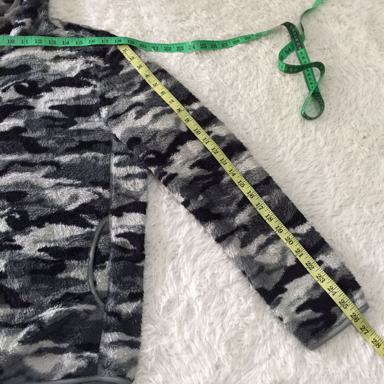 Japanese Brand Camouflage hoodie fleece zipper jacket sweater Size US L / EU 52-54 / 3 - 5 Thumbnail