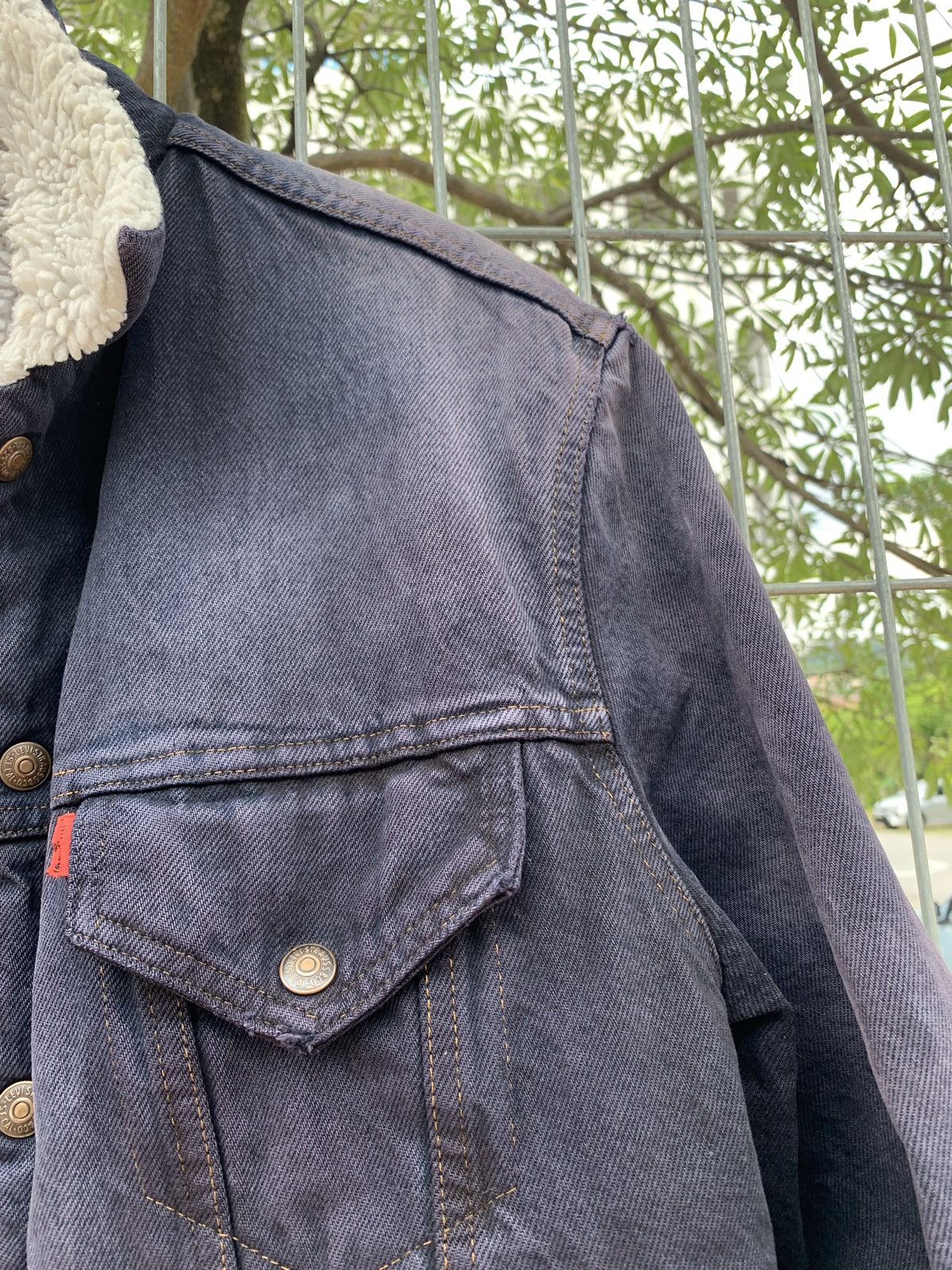 Levi's × Vintage Vintage 90’s Levi’s Trucker Sherpa Distresses Sunfaded Size US S / EU 44-46 / 1 - 3 Thumbnail
