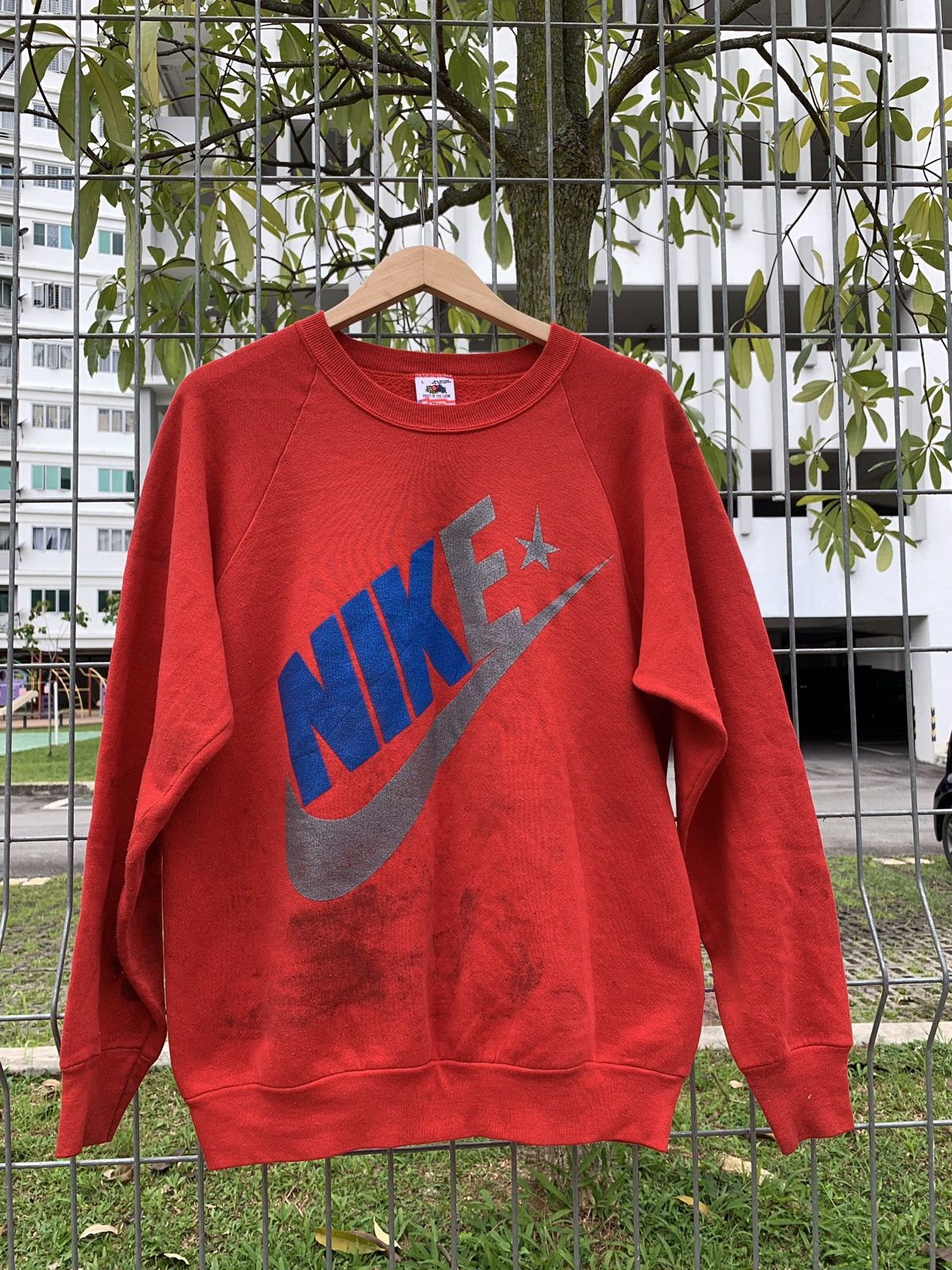 Fruit Of The Loom × Nike × Vintage Vintage 80’s Nike By FOTL Big Swosh Distresses Size US L / EU 52-54 / 3 - 1 Thumbnail