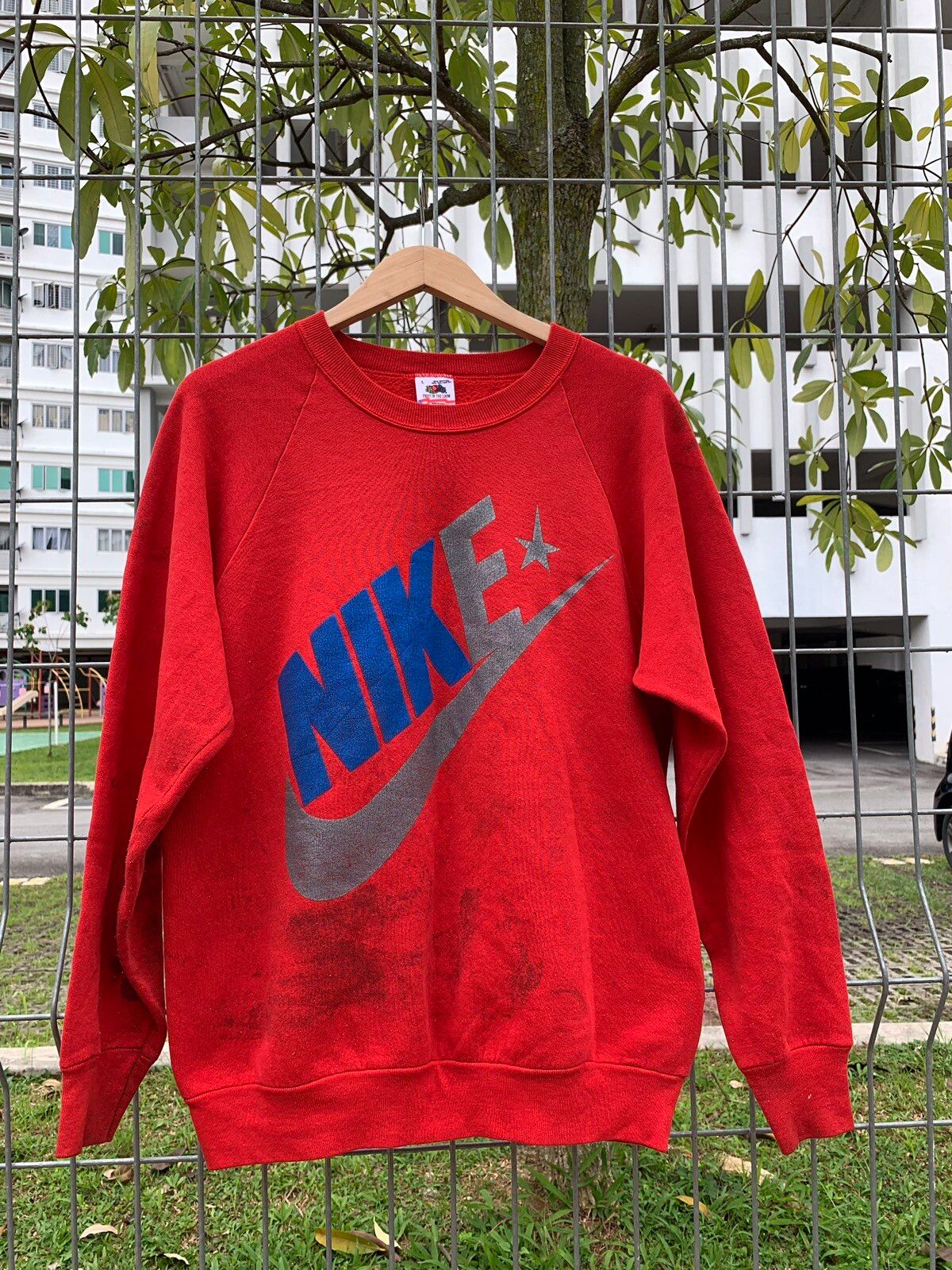 Pre-owned Fruit Of The Loom X Nike Vintage 80's Nike By Fotl Big Swosh Distresses In Red
