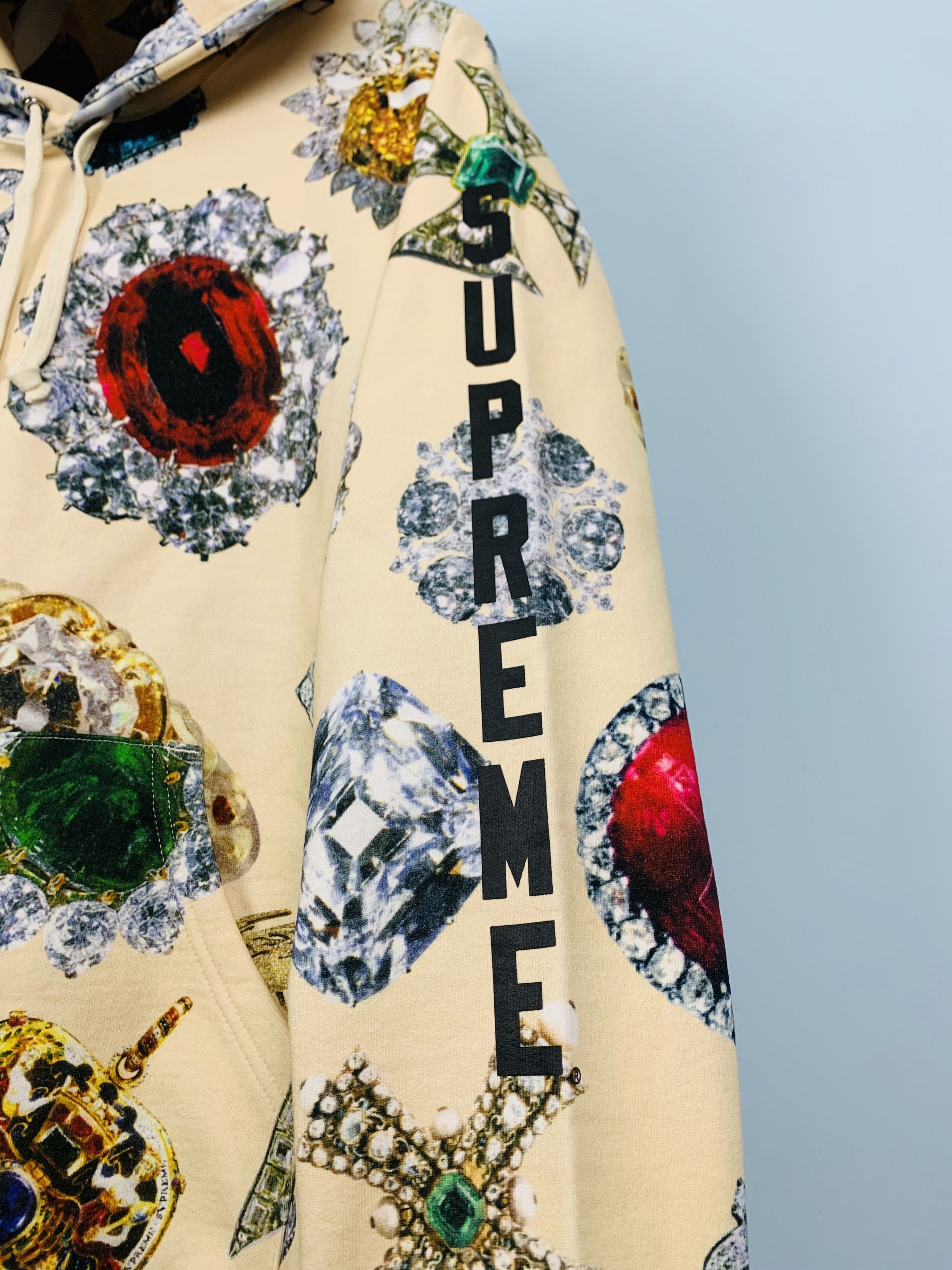 Supreme 2018 Supreme Jewels Hooded Sweatshirt Cream Medium Size US M / EU 48-50 / 2 - 2 Thumbnail
