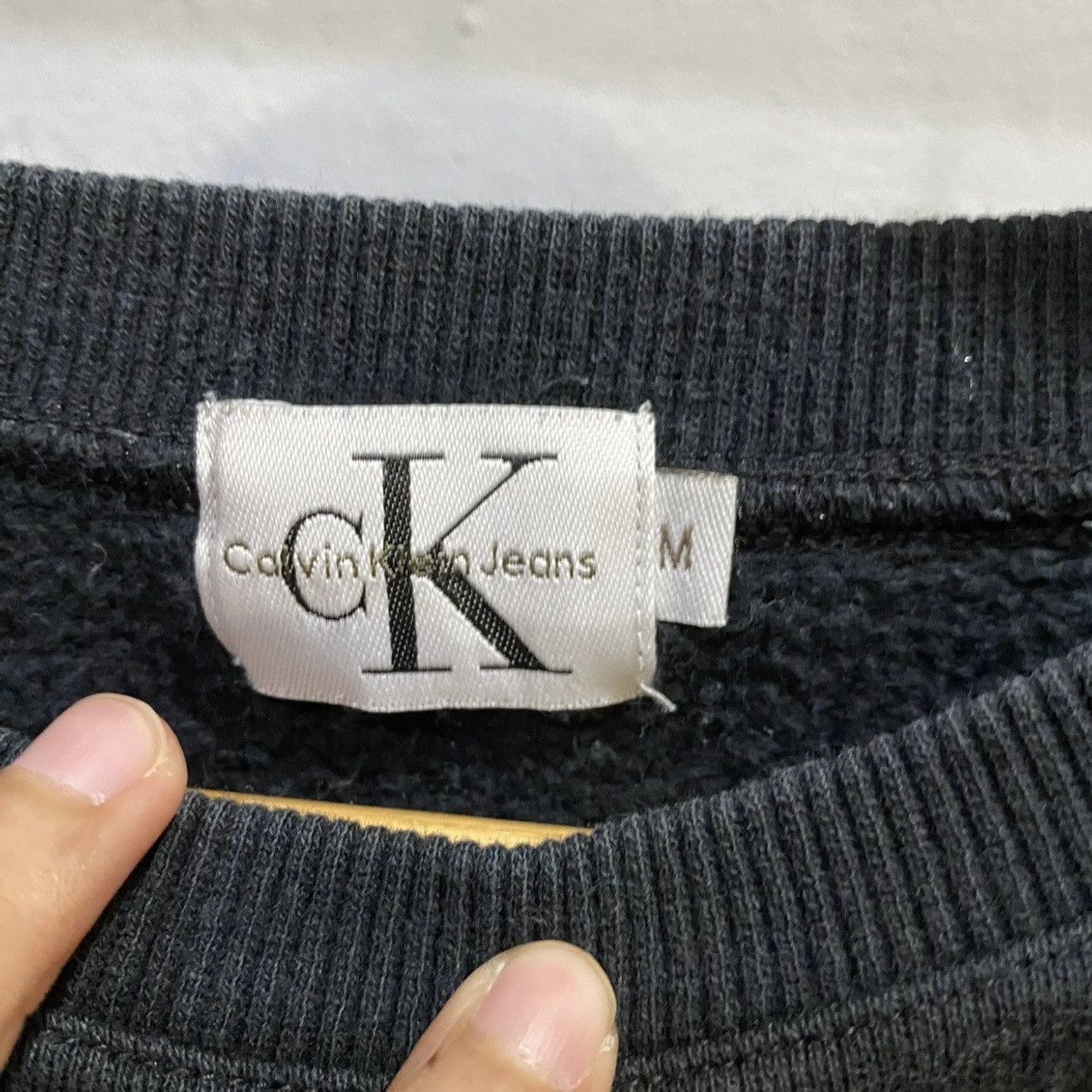 Calvin Klein VINTAGE RARE‼️Calvin Klein Jeans Big Logo Size M Crop Tops Size M / US 6-8 / IT 42-44 - 4 Thumbnail