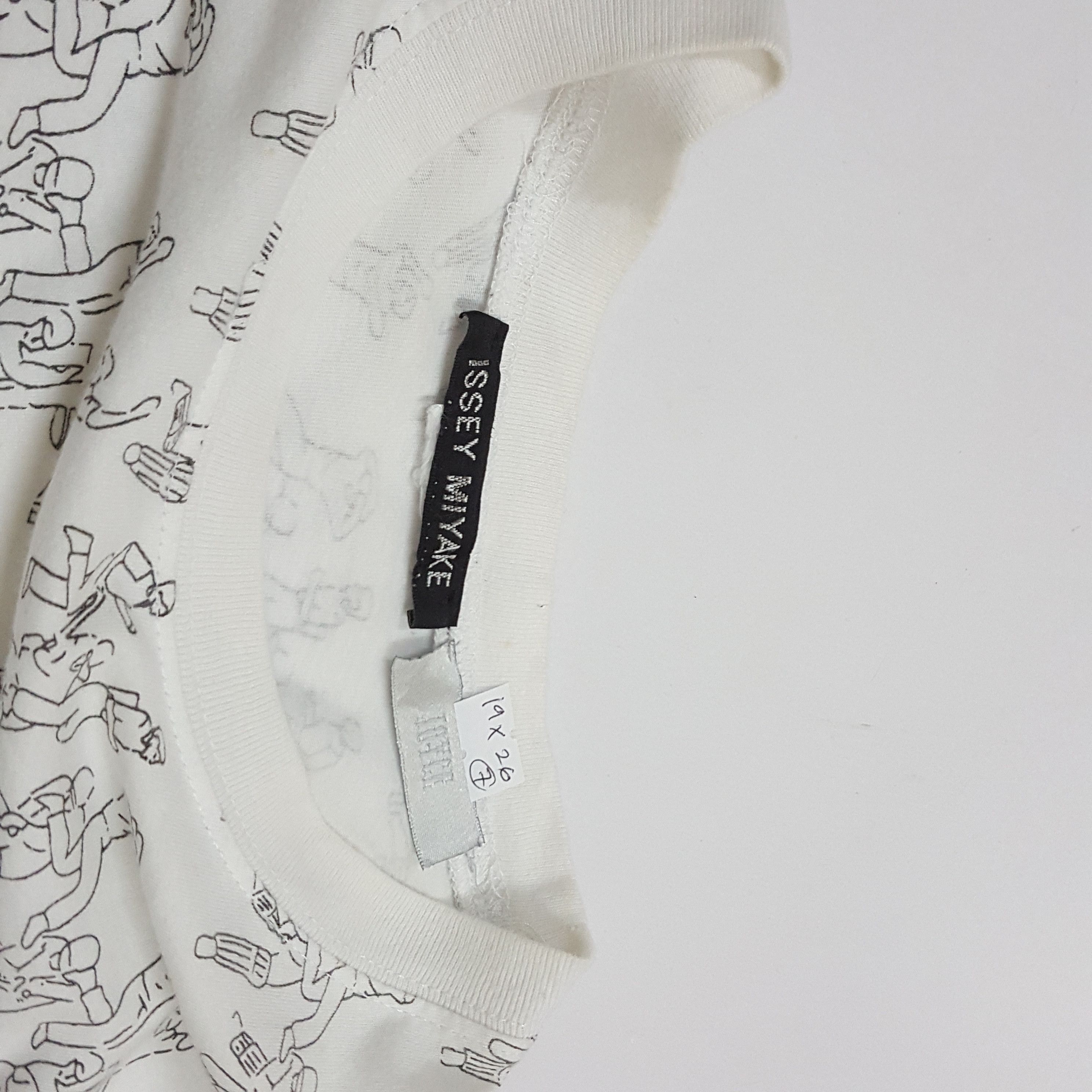 Issey Miyake × Japanese Brand × Vintage Vintage ISSEY MIYAKE X JOYCE Japanese designer t-shirt Size US M / EU 48-50 / 2 - 3 Thumbnail