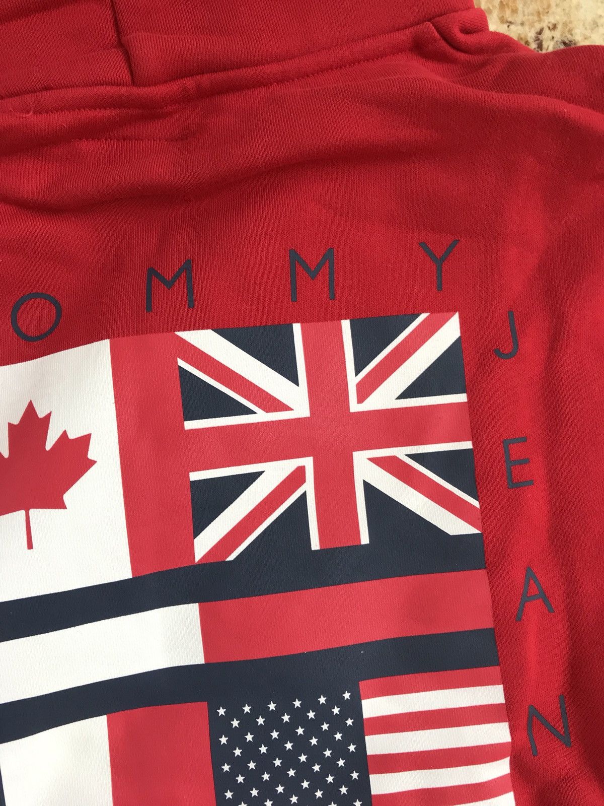 Tommy Hilfiger Flag Hoodie in Red Size US XL / EU 56 / 4 - 15 Thumbnail