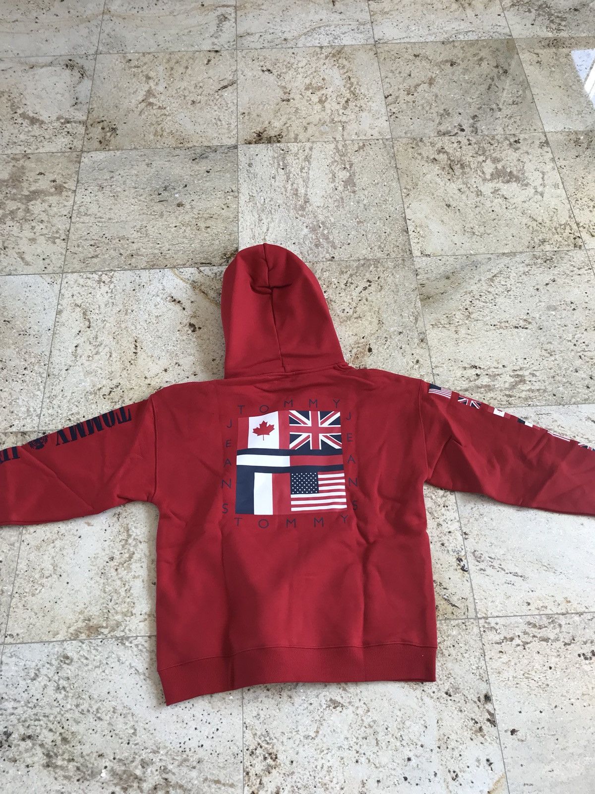 Tommy Hilfiger Flag Hoodie in Red Size US XL / EU 56 / 4 - 16 Thumbnail