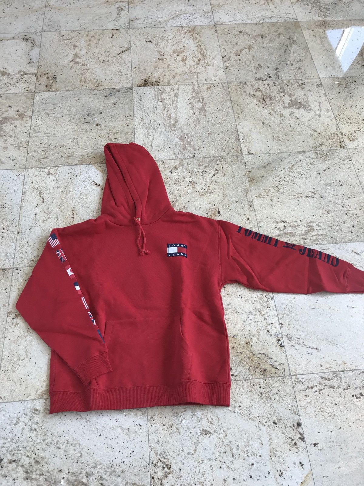 Tommy Hilfiger Flag Hoodie in Red Size US XL / EU 56 / 4 - 1 Thumbnail