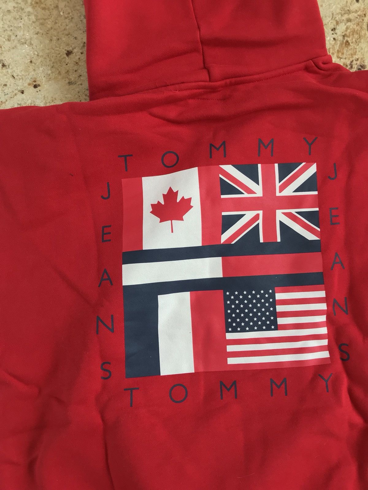 Tommy Hilfiger Flag Hoodie in Red Size US XL / EU 56 / 4 - 13 Thumbnail