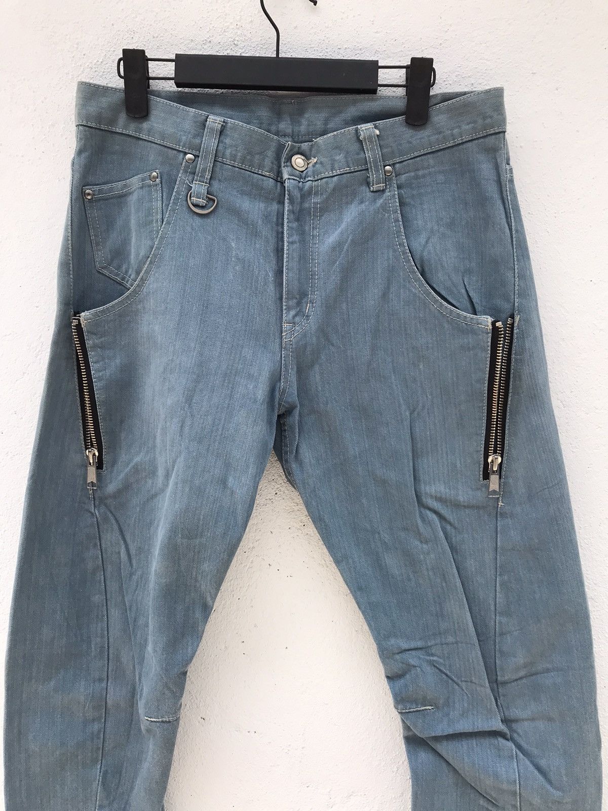 Japanese Brand Made In Japan Japanese Brand Long Zipper Slim Fits Jeans Size US 33 - 1 Thumbnail
