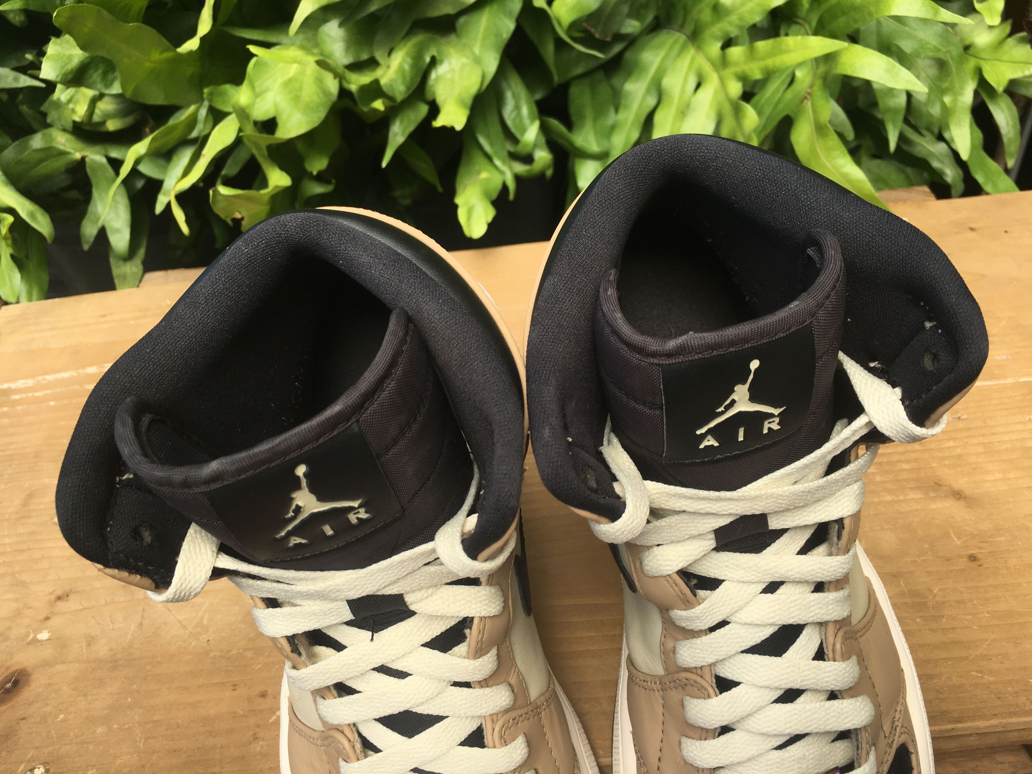 Jordan Brand × Nike 🔥 Rare Nike Air Jordan 1 Retro High Black Mushroom Size US 10 / EU 43 - 14 Thumbnail