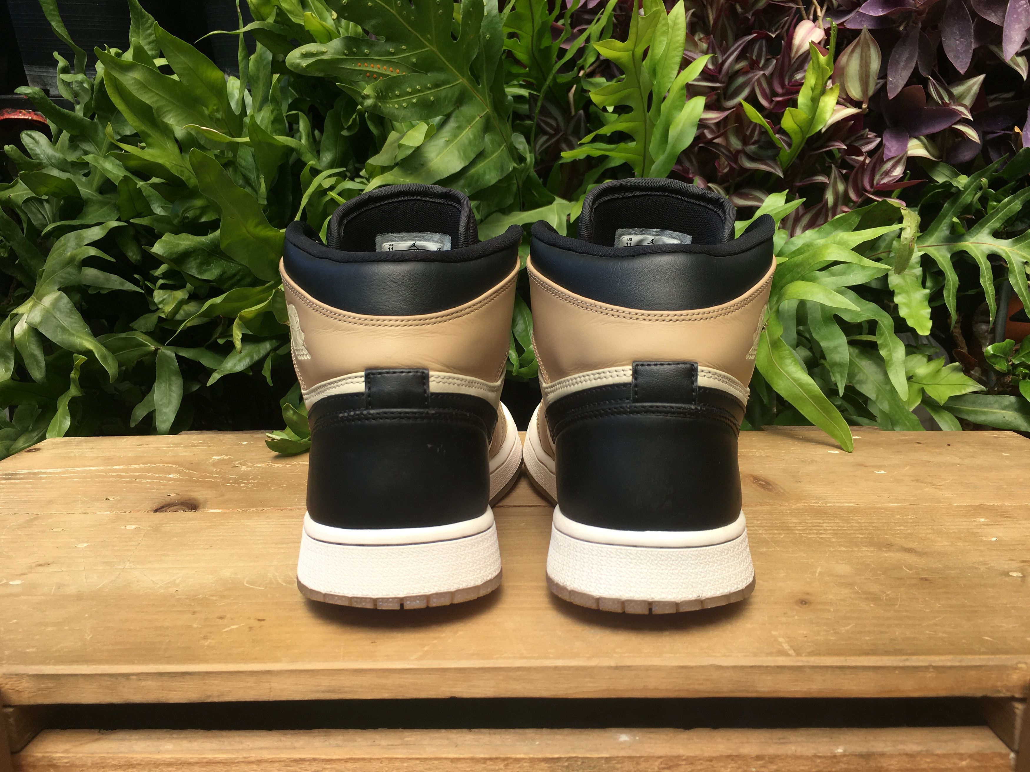 Jordan Brand × Nike 🔥 Rare Nike Air Jordan 1 Retro High Black Mushroom Size US 10 / EU 43 - 16 Thumbnail