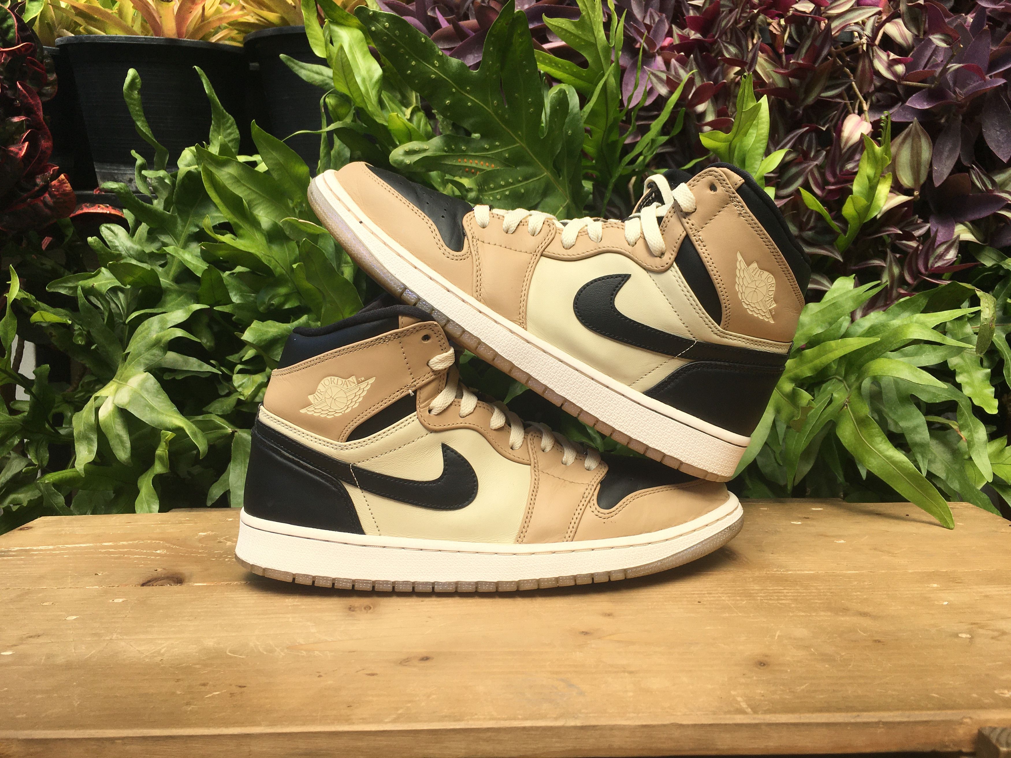 Jordan Brand × Nike 🔥 Rare Nike Air Jordan 1 Retro High Black Mushroom Size US 10 / EU 43 - 3 Thumbnail