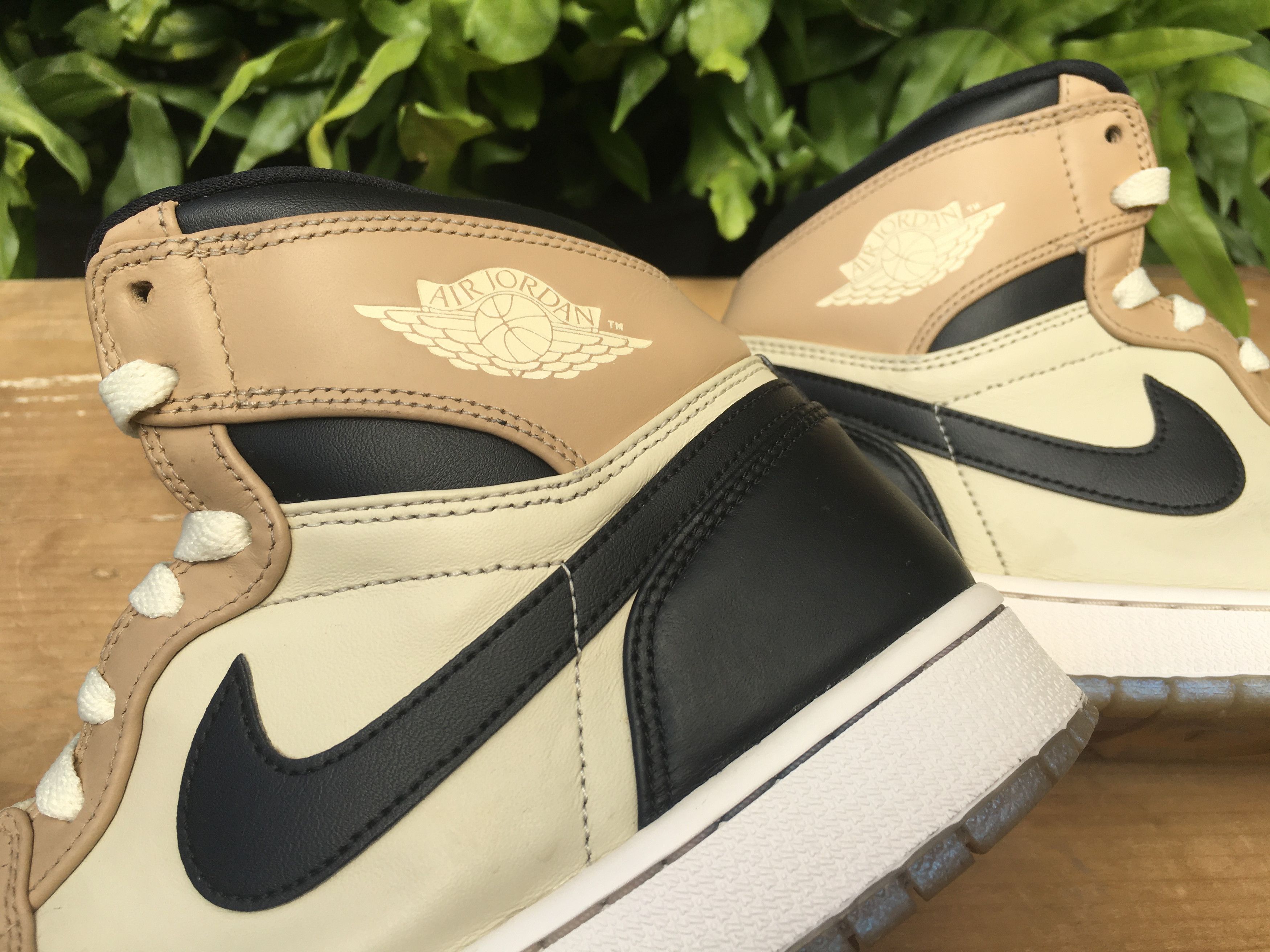 Jordan Brand × Nike 🔥 Rare Nike Air Jordan 1 Retro High Black Mushroom Size US 10 / EU 43 - 19 Thumbnail