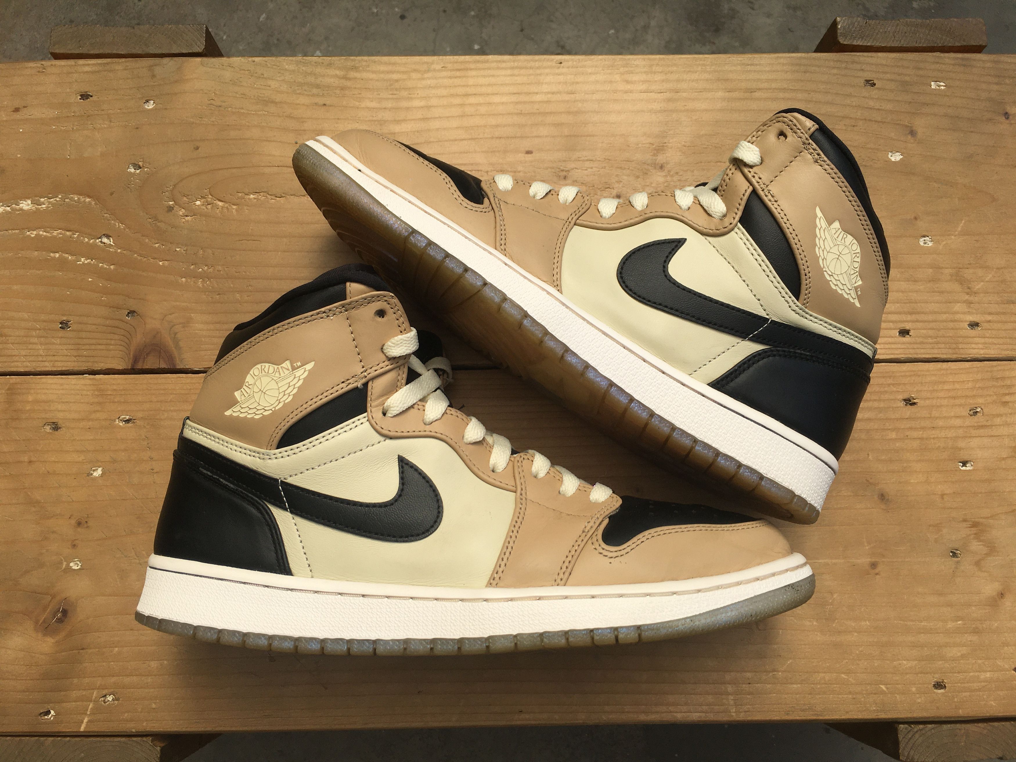Jordan Brand × Nike 🔥 Rare Nike Air Jordan 1 Retro High Black Mushroom Size US 10 / EU 43 - 23 Thumbnail