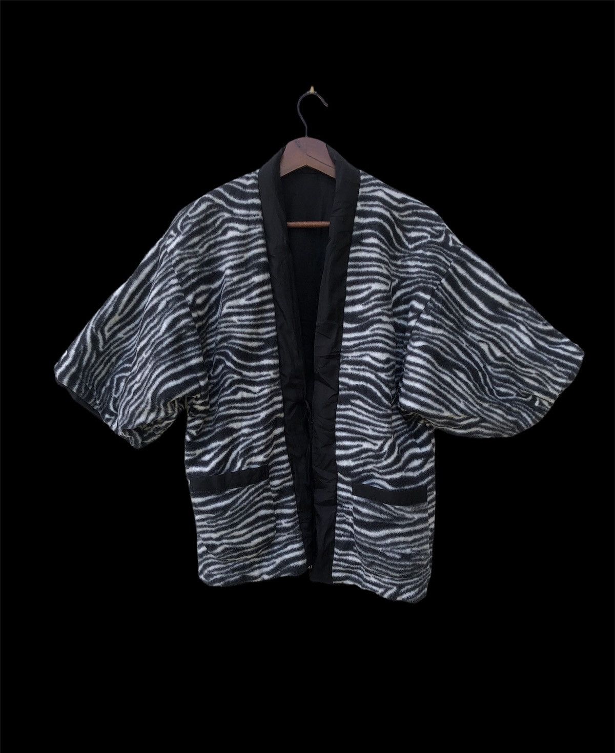 Japanese Brand KIMONO REVERSIBLE ZEBRA PRINTED INSPIRED VISVIM Size US M / EU 48-50 / 2 - 2 Thumbnail