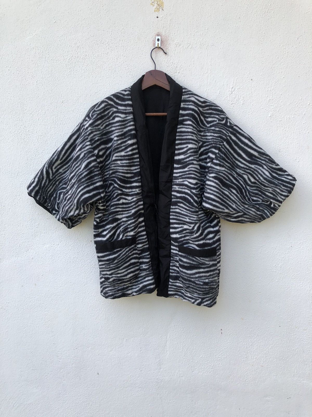 Japanese Brand KIMONO REVERSIBLE ZEBRA PRINTED INSPIRED VISVIM Size US M / EU 48-50 / 2 - 3 Thumbnail