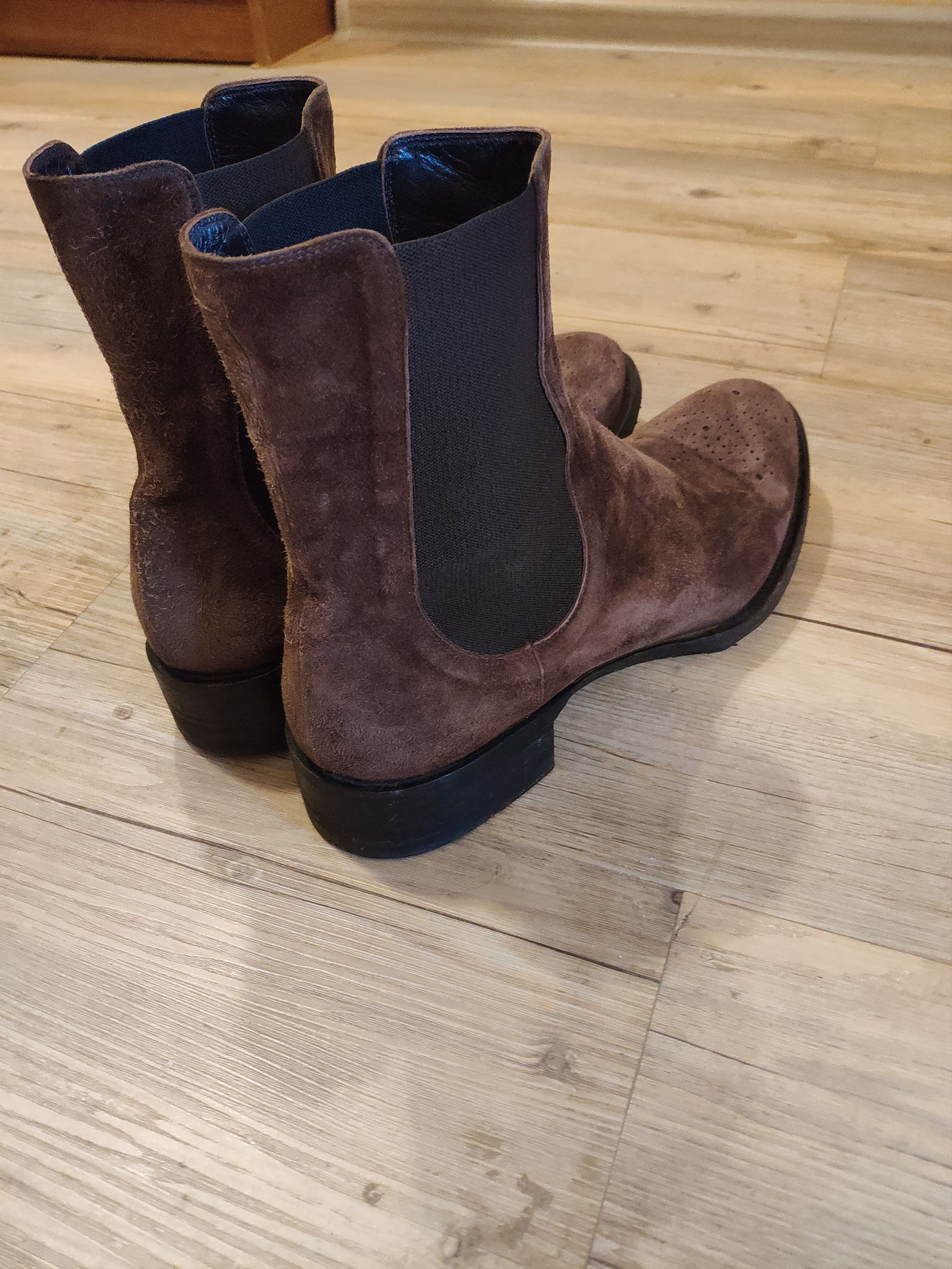 RoccoP Brown suede chelsea boots.Like Saint Laurent or Dior Size US 9 / EU 42 - 9 Thumbnail