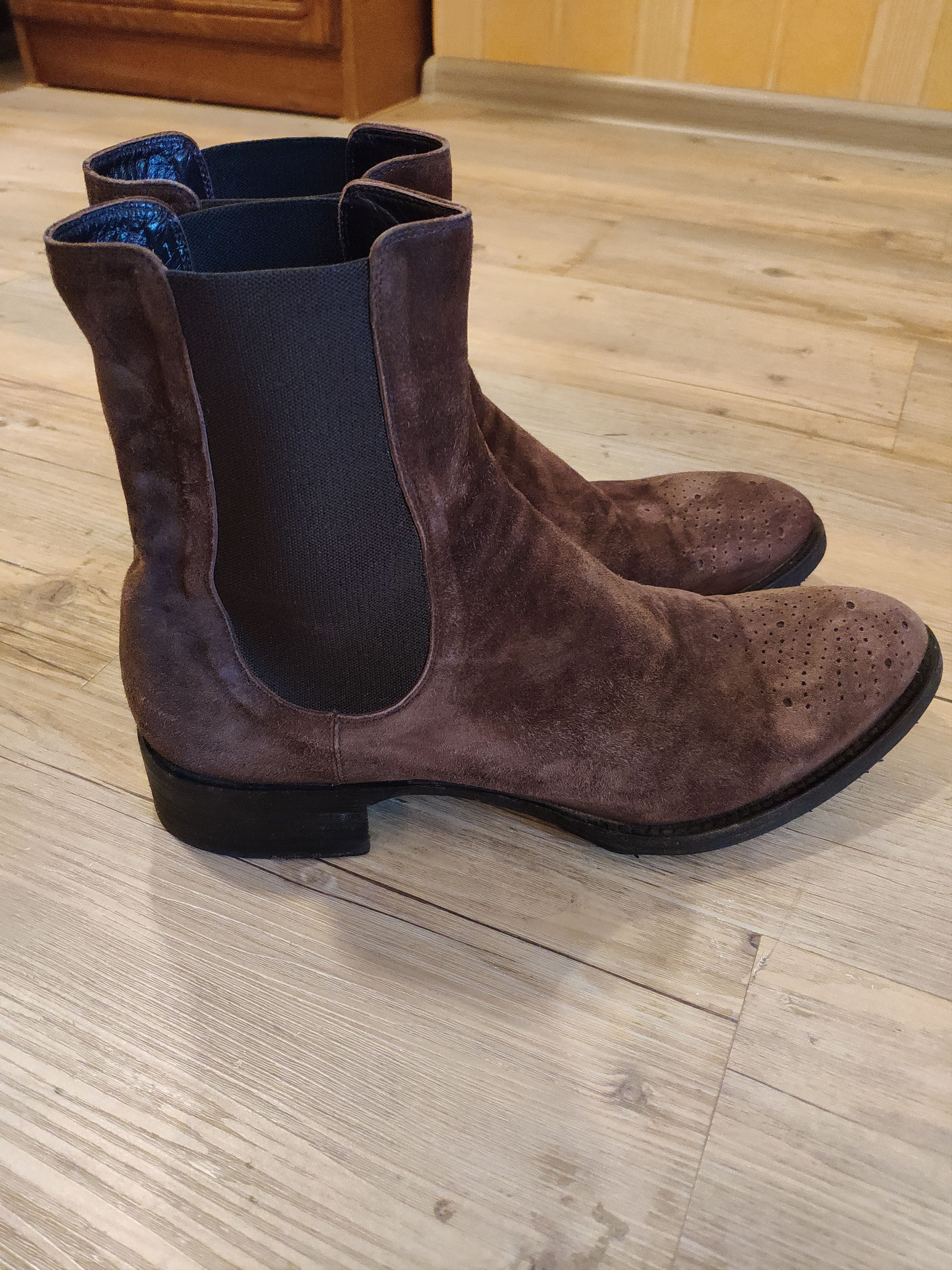 RoccoP Brown suede chelsea boots.Like Saint Laurent or Dior Size US 9 / EU 42 - 8 Thumbnail