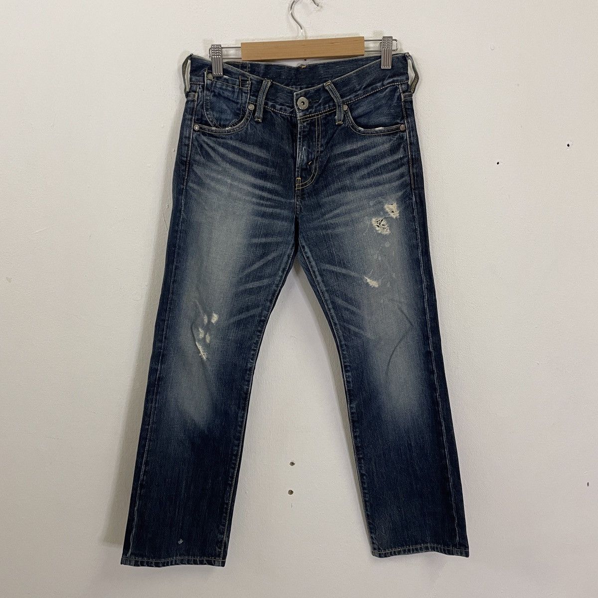 image of Archival Clothing x Levis Vintage Levis Women Denim Jeans in Blue (Size 28)