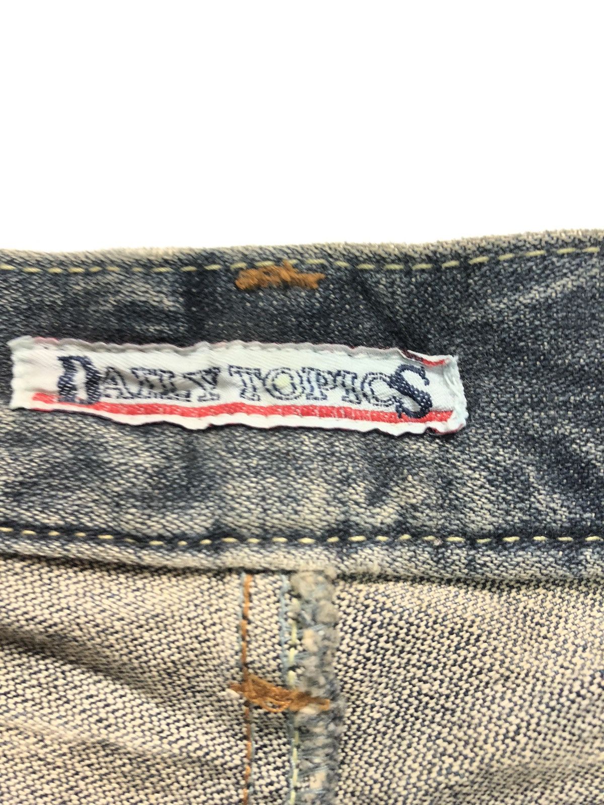 Japanese Brand VINTAGE DAILY TOPICS BLUE WASH DISTRESSED DENIM Size US 33 - 6 Thumbnail