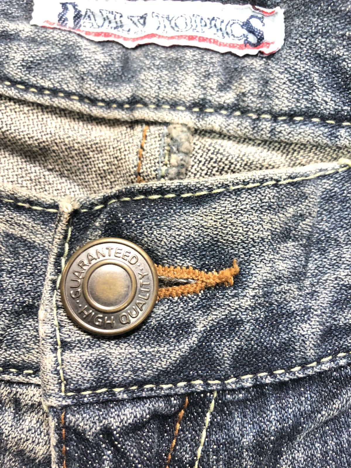 Japanese Brand VINTAGE DAILY TOPICS BLUE WASH DISTRESSED DENIM Size US 33 - 4 Thumbnail
