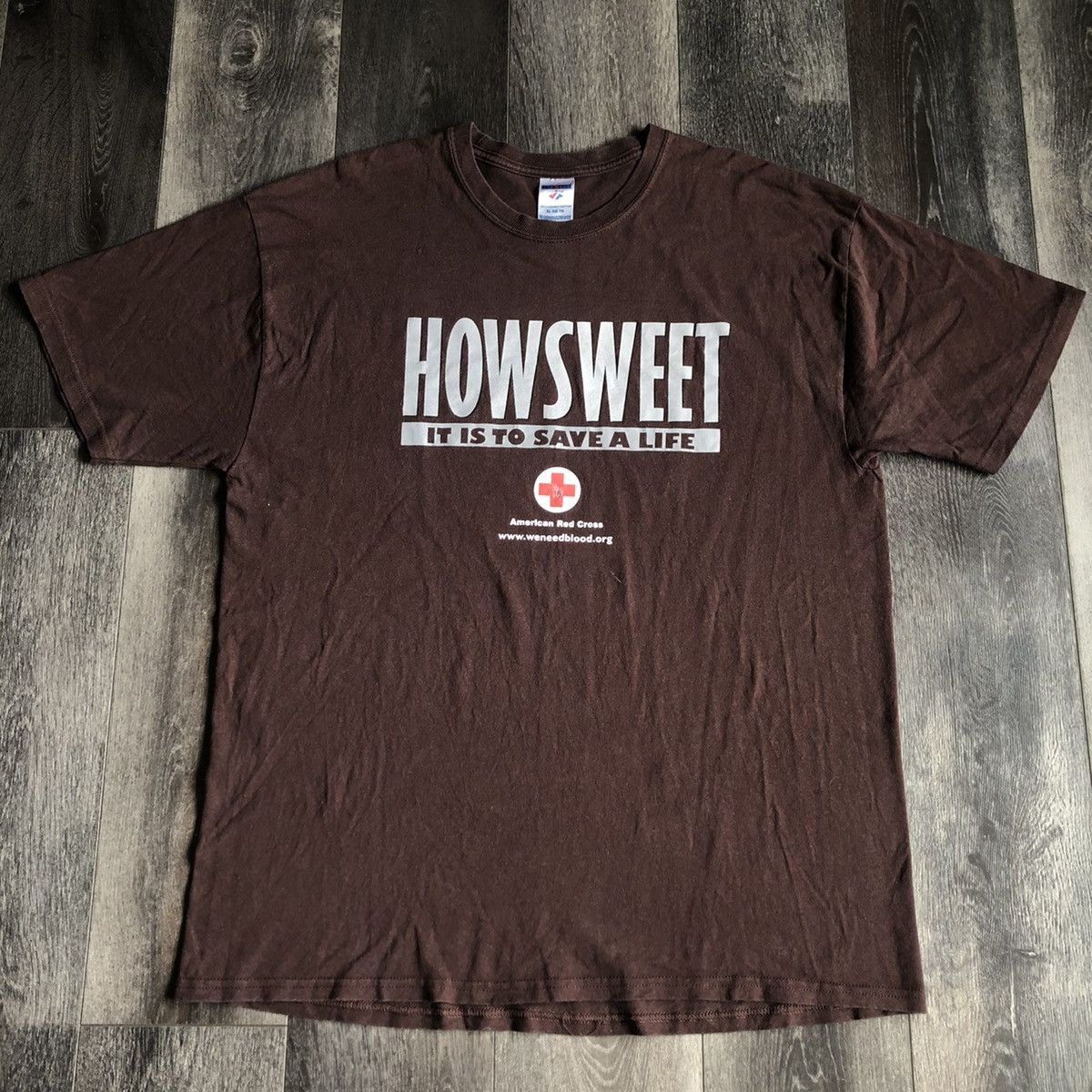 Vintage Vintage 2000s Red Cross How Sweet It Is To Save A Life Tee Size US XL / EU 56 / 4 - 2 Thumbnail