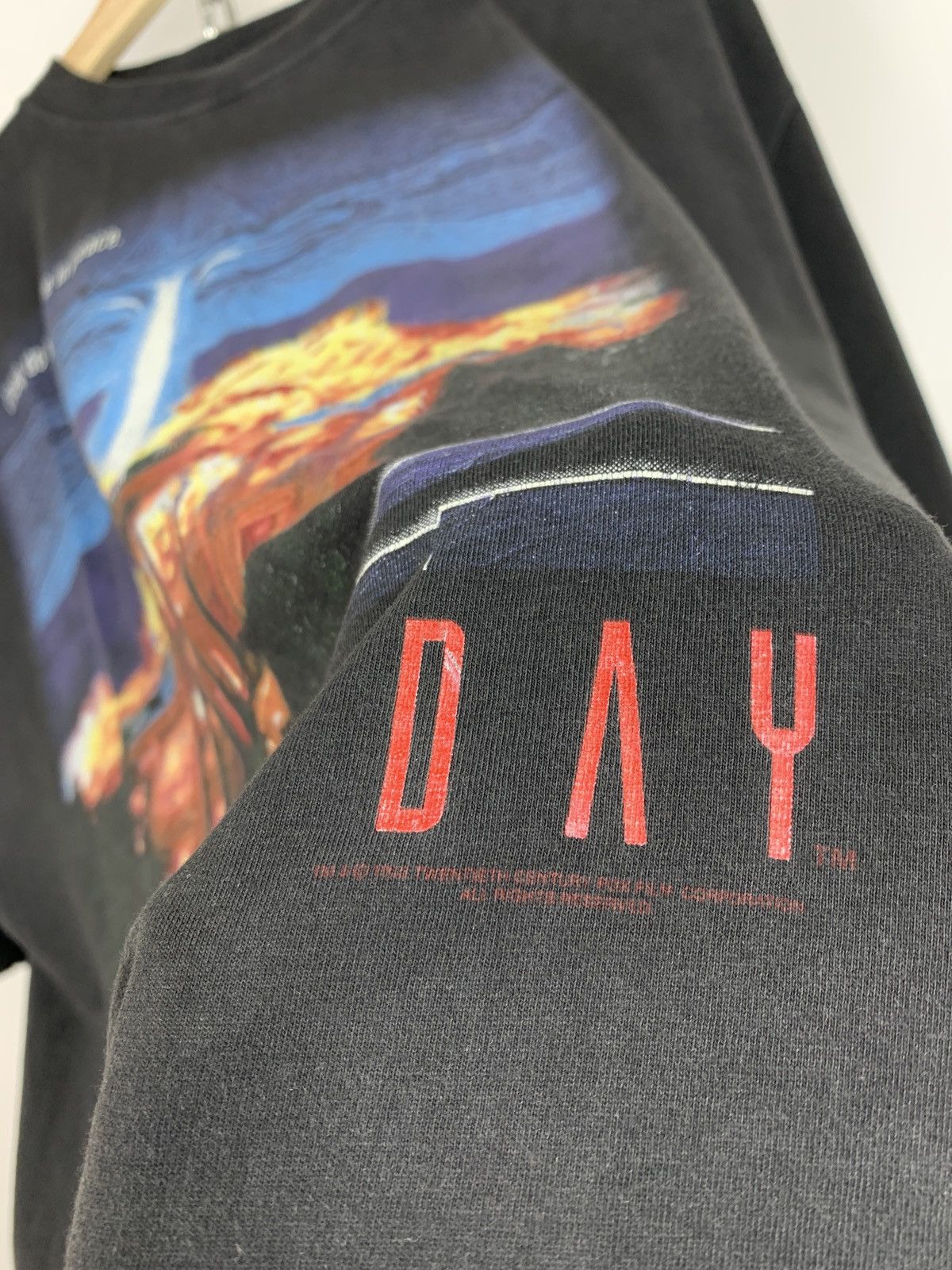 Vintage 1996 Vintage Independence Day Movie T-Shirt Size US XL / EU 56 / 4 - 7 Thumbnail