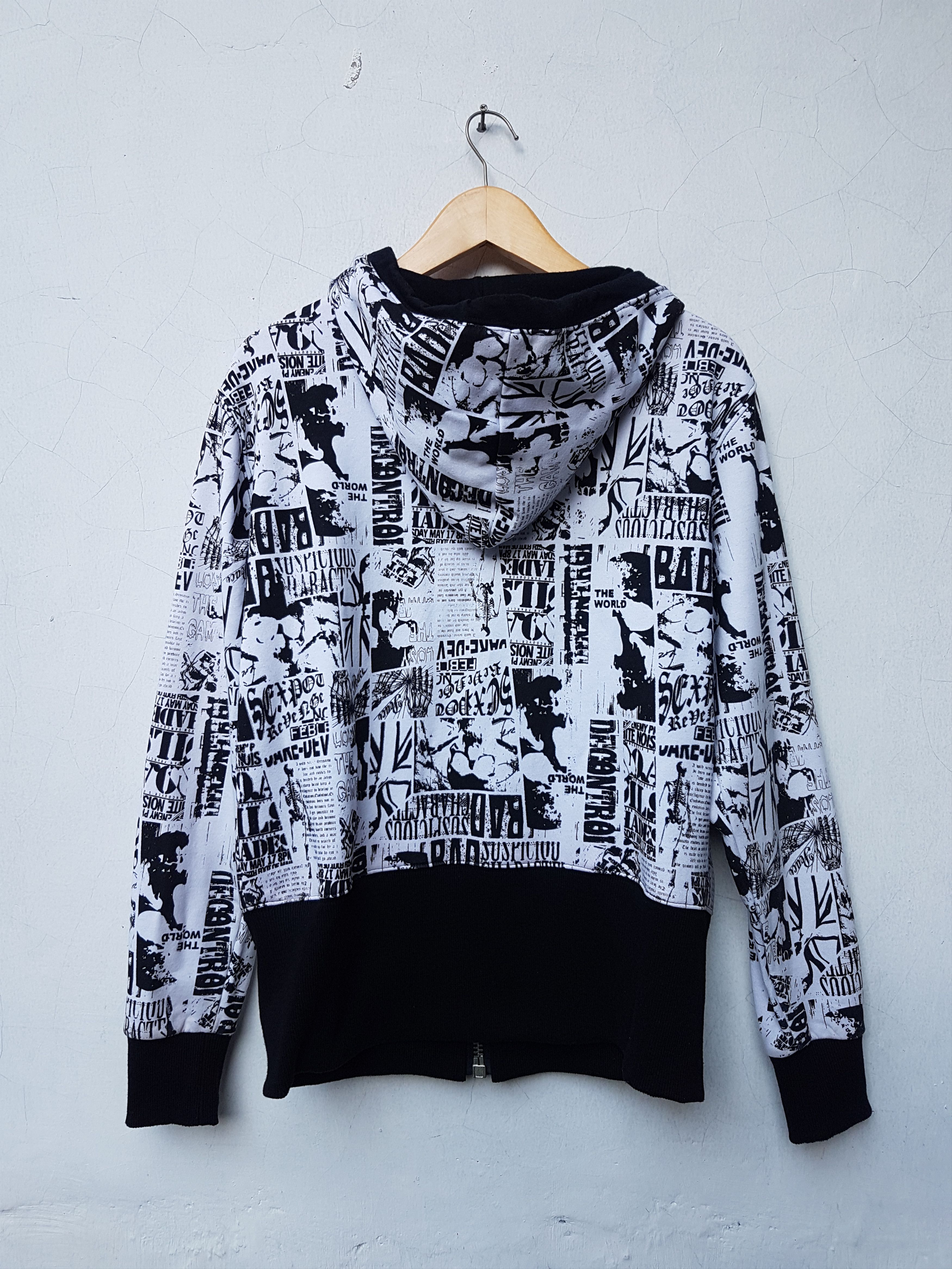 Japanese Brand Fit S to M, Sex Pot Revenge Magazine Pattern Zip Hoodie Size US M / EU 48-50 / 2 - 3 Thumbnail