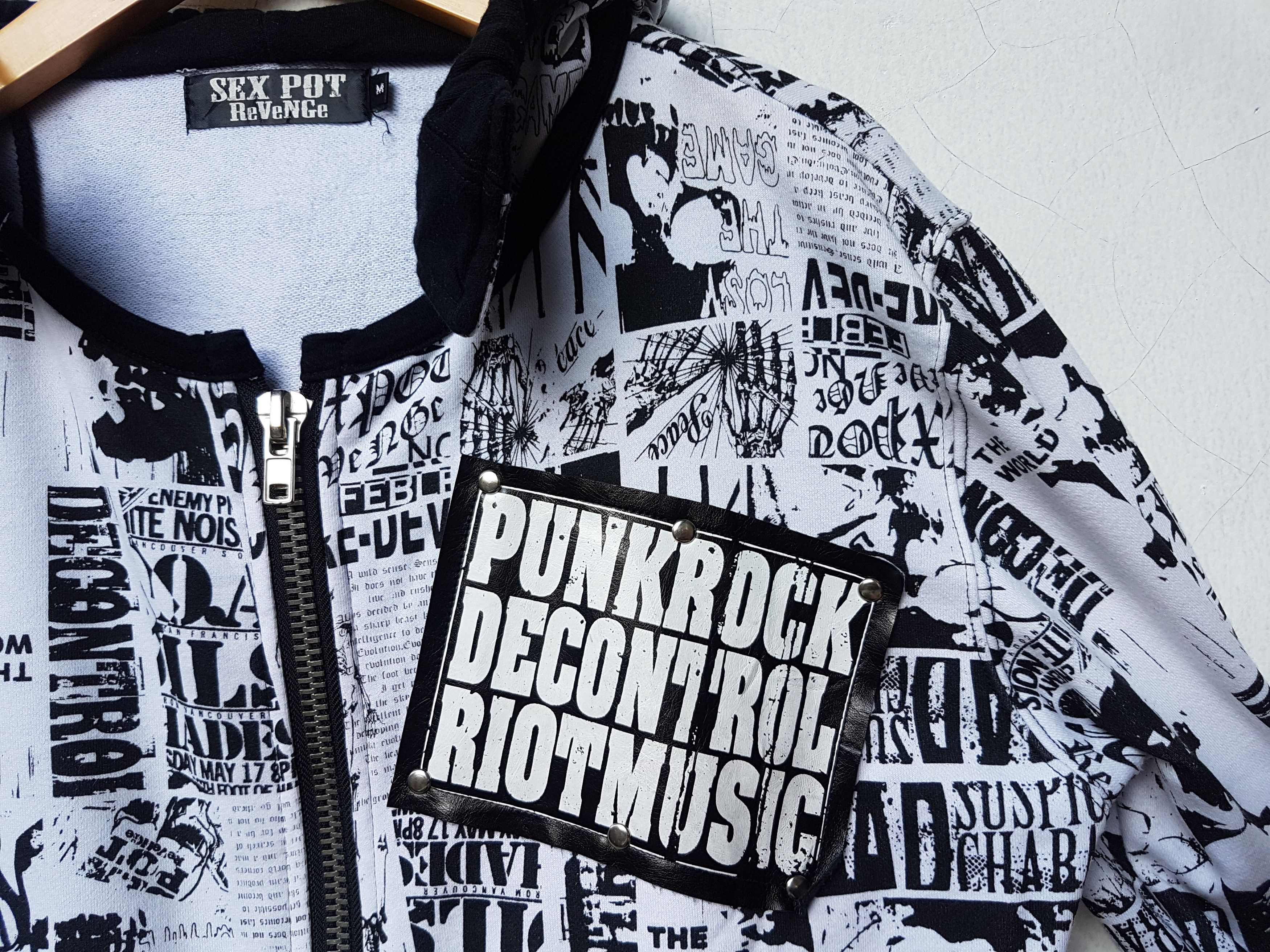 Japanese Brand Fit S to M, Sex Pot Revenge Magazine Pattern Zip Hoodie Size US M / EU 48-50 / 2 - 4 Thumbnail